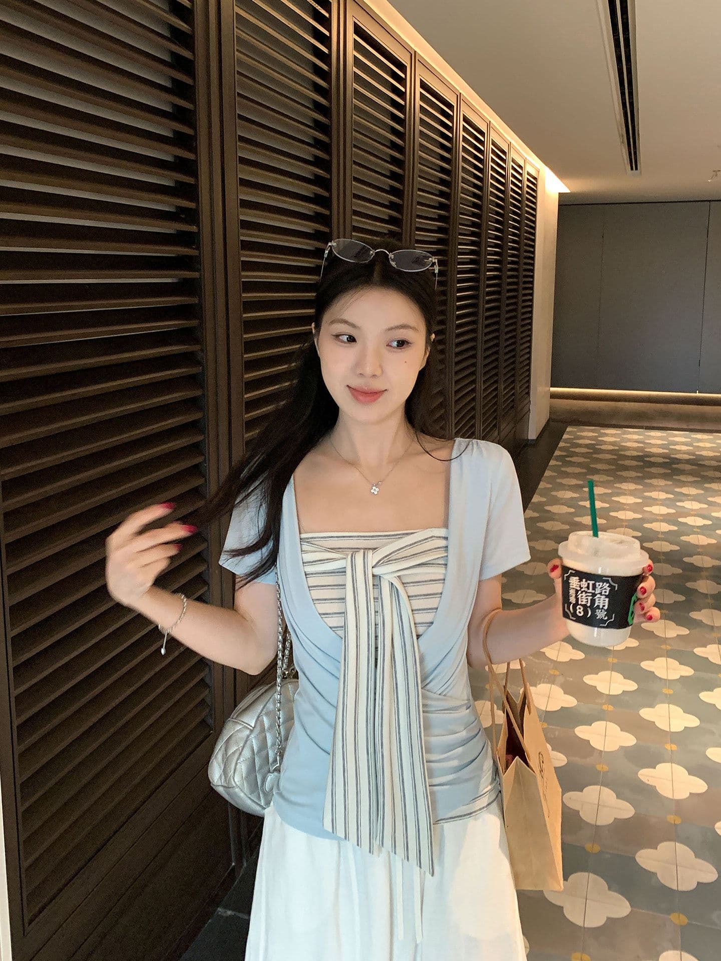 원본 것 스택 착용 두 조각 여성 세트 한 부서 십자가 V넥 티셔츠 스트라이프 레이스업 튜브탑 조끼 세트 상세 이미지 6