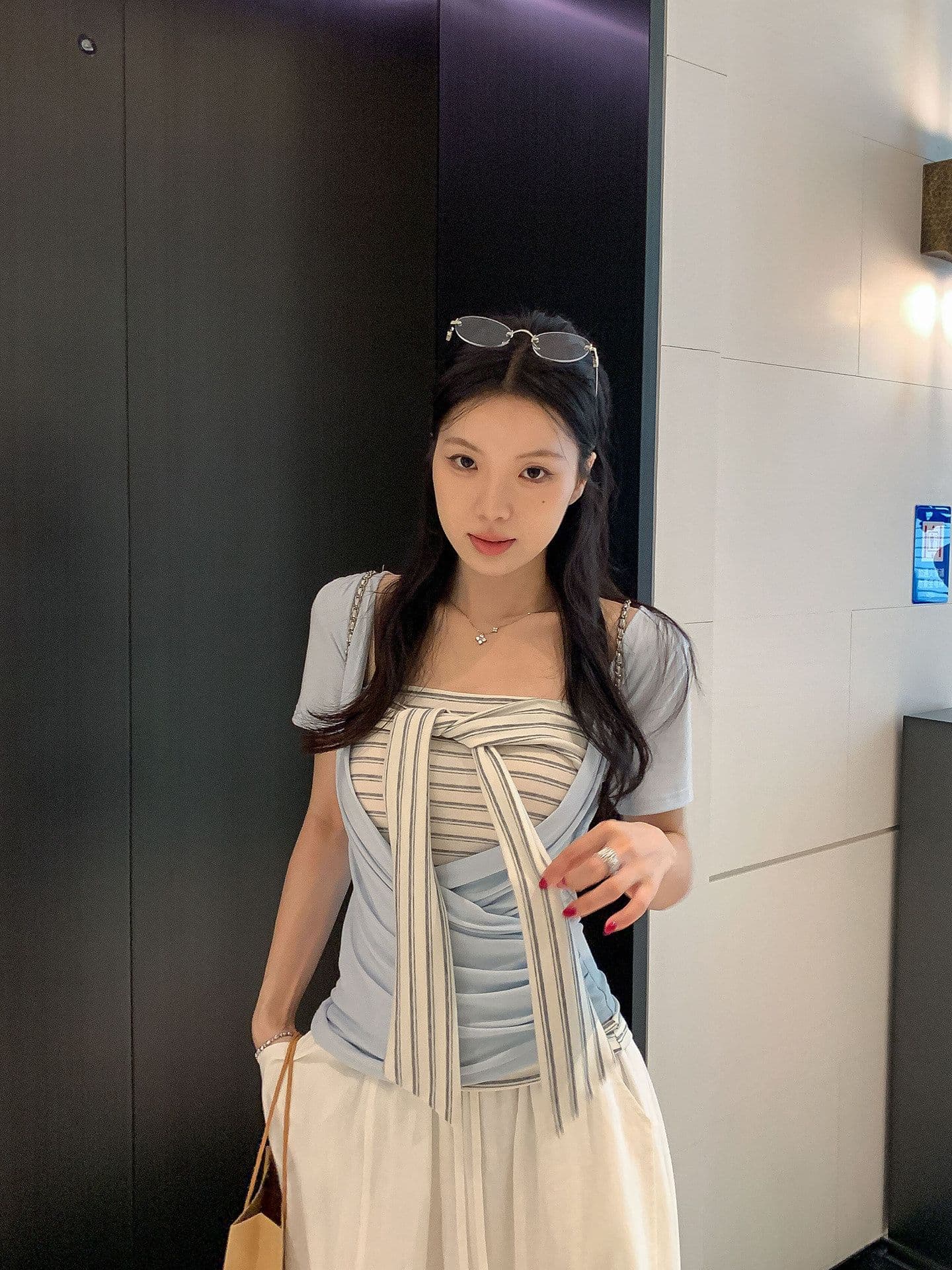 원본 것 스택 착용 두 조각 여성 세트 한 부서 십자가 V넥 티셔츠 스트라이프 레이스업 튜브탑 조끼 세트 상세 이미지 7
