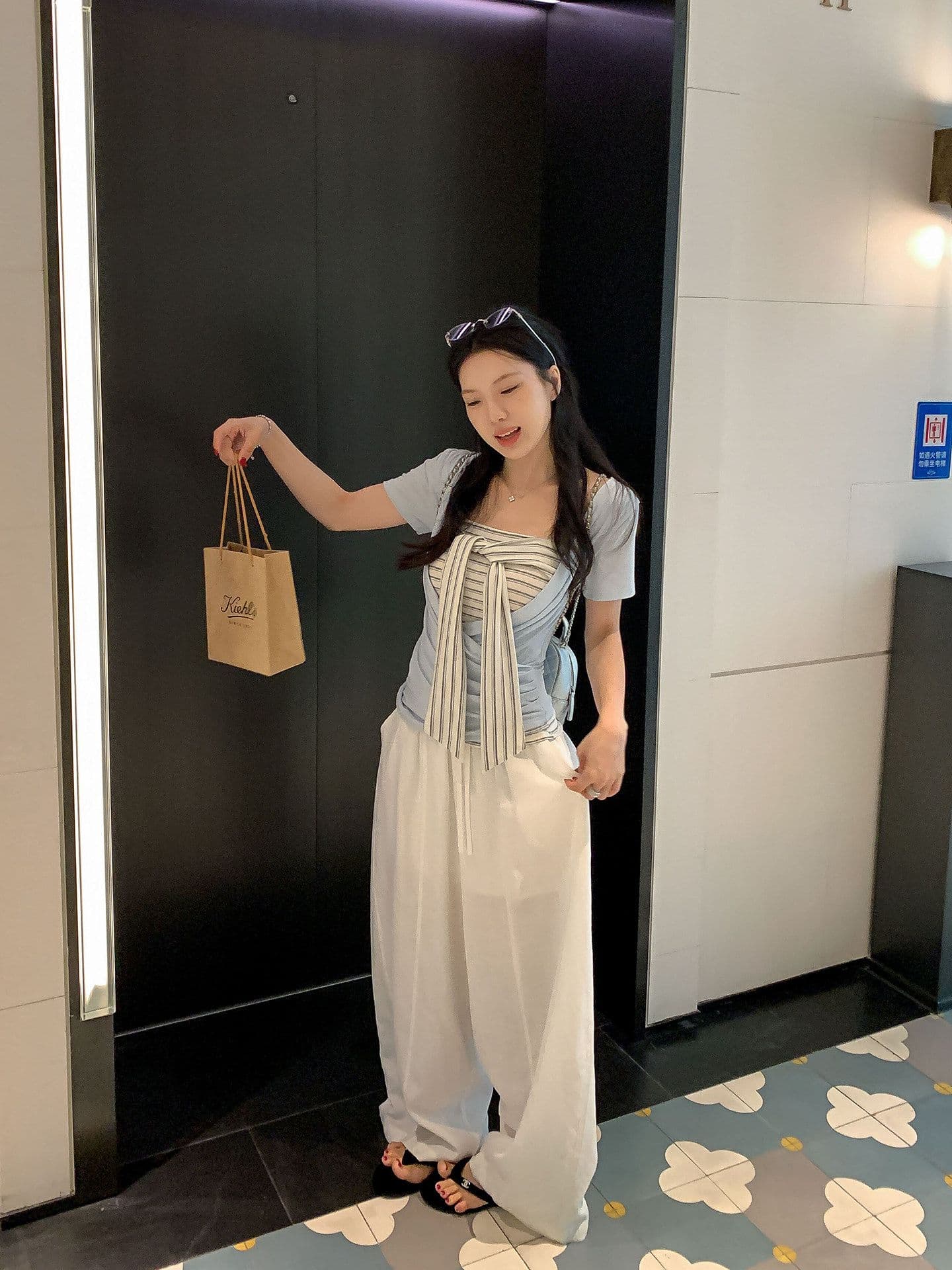 원본 것 스택 착용 두 조각 여성 세트 한 부서 십자가 V넥 티셔츠 스트라이프 레이스업 튜브탑 조끼 세트 상세 이미지 12