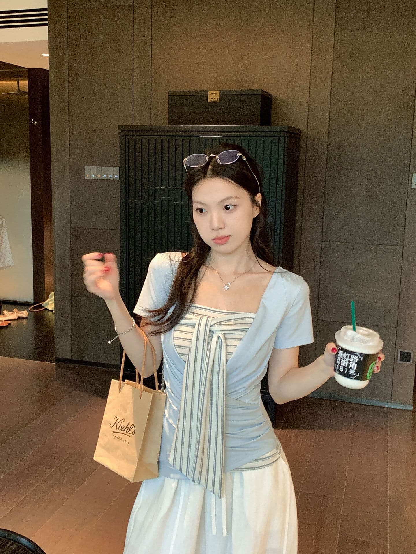 원본 것 스택 착용 두 조각 여성 세트 한 부서 십자가 V넥 티셔츠 스트라이프 레이스업 튜브탑 조끼 세트 상세 이미지 14