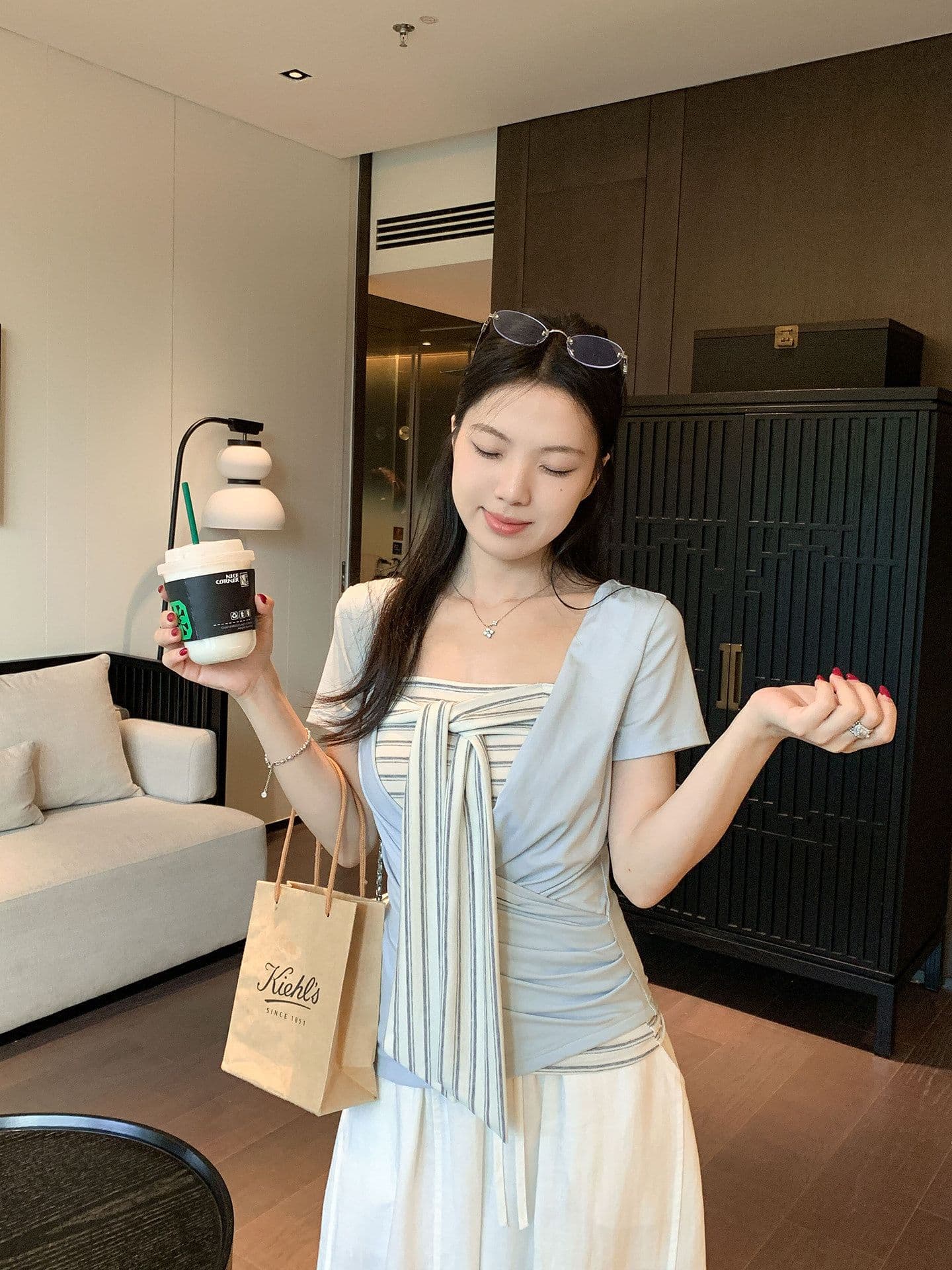 원본 것 스택 착용 두 조각 여성 세트 한 부서 십자가 V넥 티셔츠 스트라이프 레이스업 튜브탑 조끼 세트 상세 이미지 15
