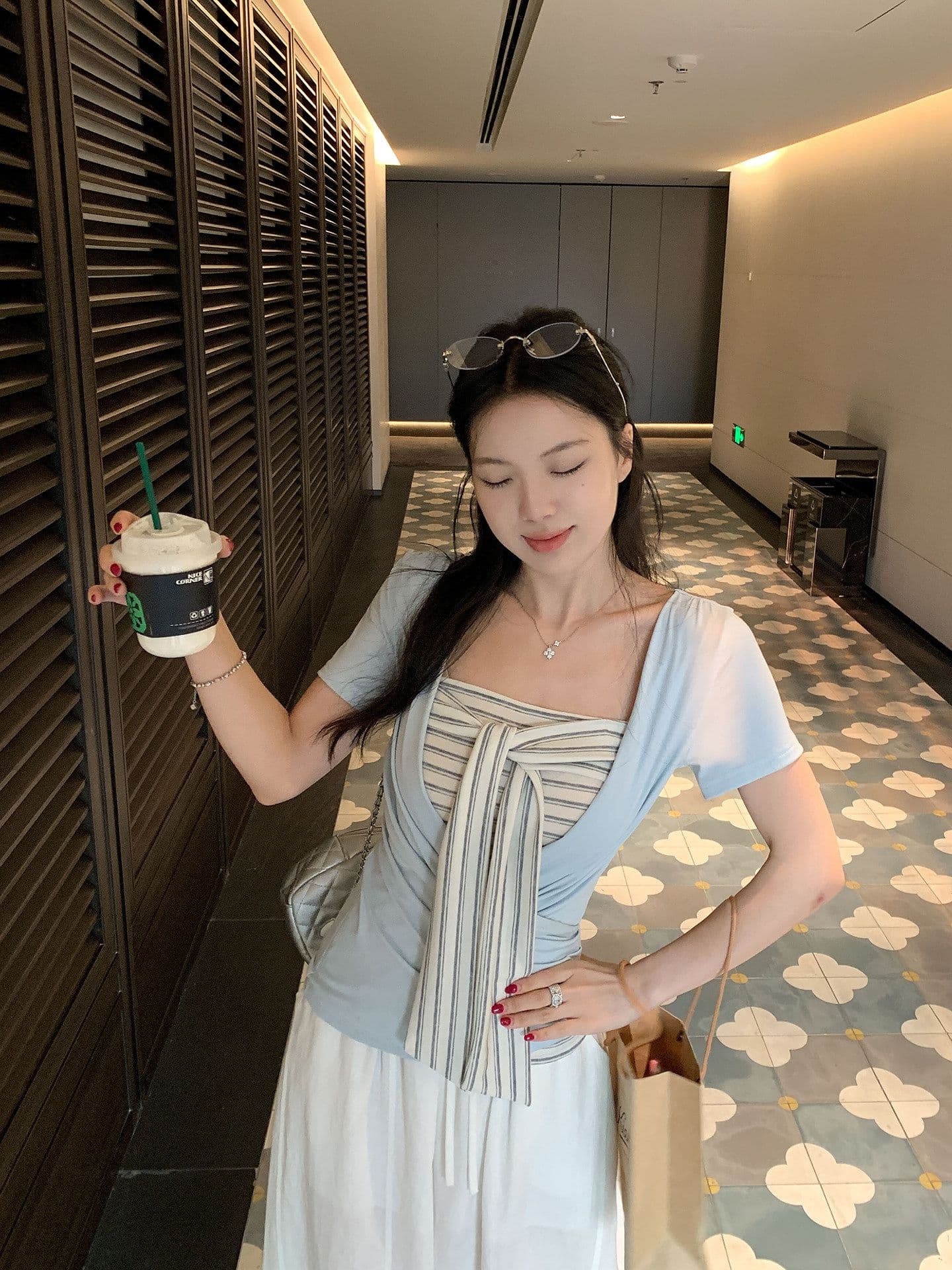 원본 것 스택 착용 두 조각 여성 세트 한 부서 십자가 V넥 티셔츠 스트라이프 레이스업 튜브탑 조끼 세트 상세 이미지 18