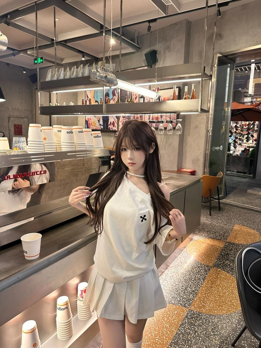 40 오스트리아 세대 서울 92 면 8 암모니아 Lun 220 그램 비스듬한 어깨 오프숄더 티셔츠 새로운 프린트 맨위 상세 이미지 4
