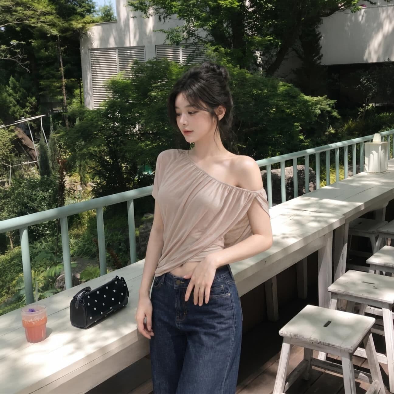 주간 실크 초박형 리브 비스듬한 어깨 단색 맨위 고급 센스 섹시함 오프숄더 핫걸 바람 여름 슬림해 보이는 반팔 상세 이미지 6