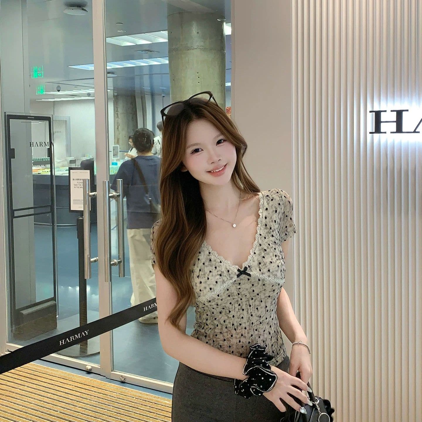 원본 실버 라인 홀치기 염색 하트 식물 플러시 여름 새로운 V넥 도트 무늬 몸매 가꾸기 슬림해 보이는 아름다운 맨위 이미지 4