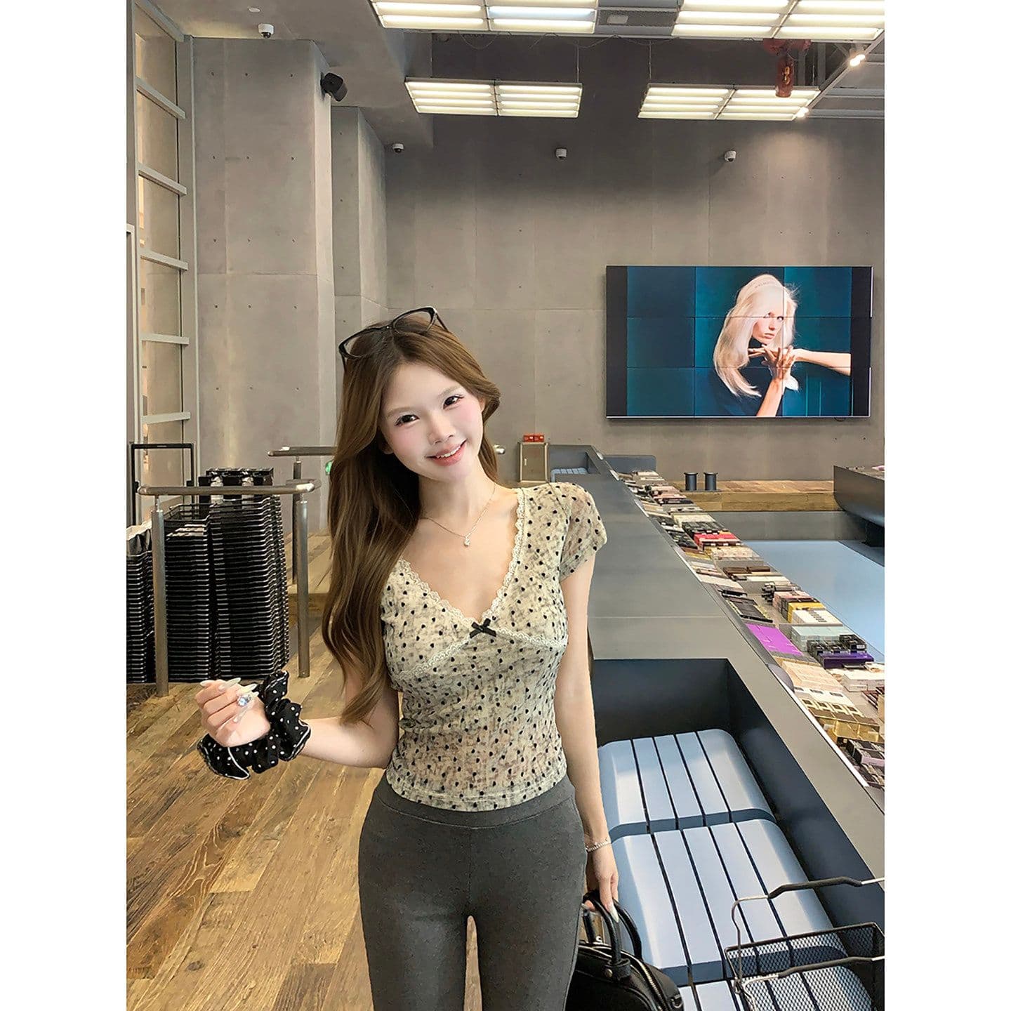 원본 실버 라인 홀치기 염색 하트 식물 플러시 여름 새로운 V넥 도트 무늬 몸매 가꾸기 슬림해 보이는 아름다운 맨위 상세 이미지 3