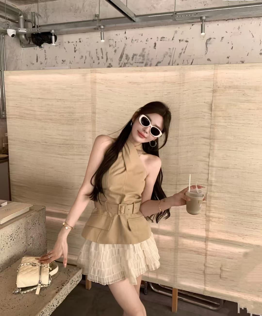 감기 원 웨이 카키 색 십자가 벨트 조끼 베이지 색 쉬폰 무거운 작업 층 반 스커트 세트 이미지 3
