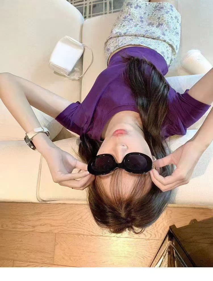 달콤한 핫걸 뒤로 홀로우 아웃 반팔 티셔츠 여성 여름 라운드 넥 슬림해 보이는 단색 맨위 트렌디 반신 스커트 투피스 세트 상세 이미지 2