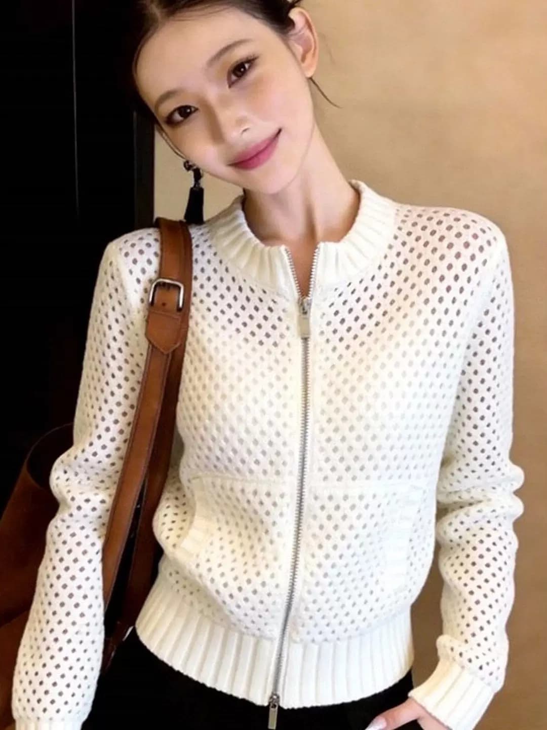 작은 샤넬 스타일 홀로우 아웃 지퍼 니트 오픈 가디건 맨위 여성 봄 여름 화이트 고급 센스 작은 대중 슬림해 보이는 스웨터 코트