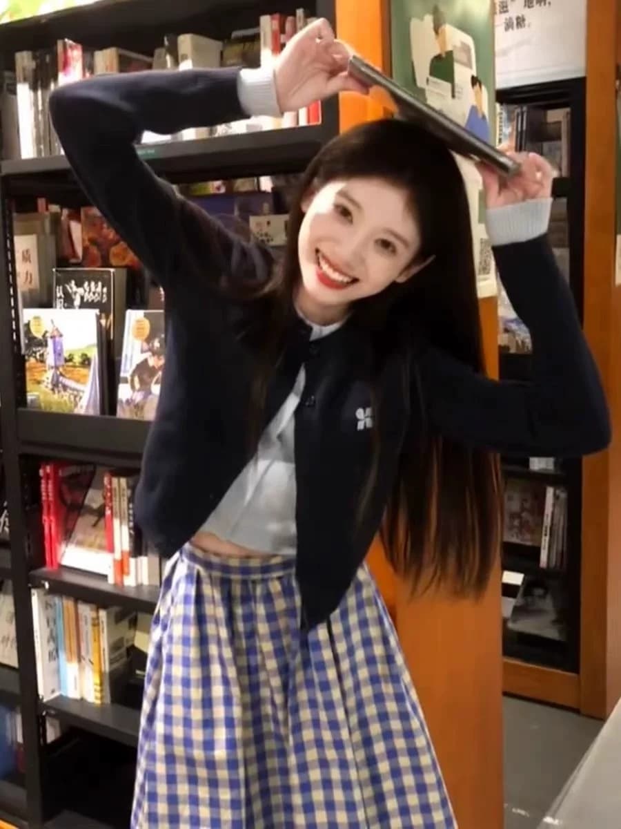 학원 스타일 페이크 레이어드 스웨터 여성 코트 조기 가을 2026 새로운 한 부서 착용 가져 가라. 부드러운 찹쌀 니트 오픈 가디건 맨위 이미지 2