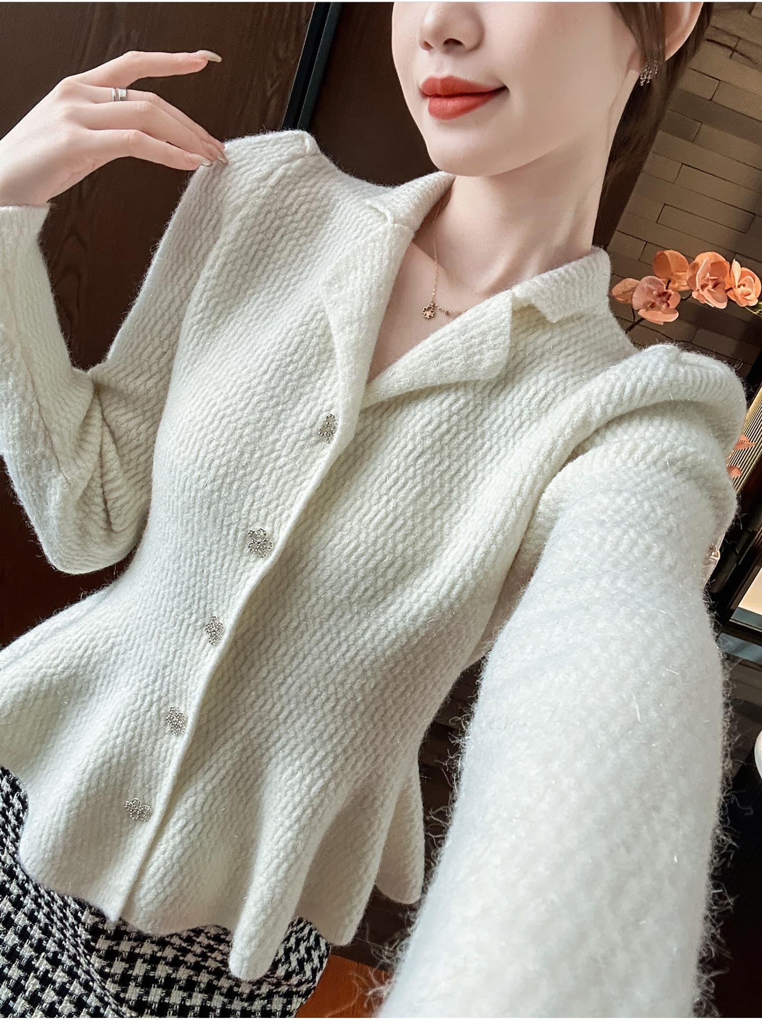 wendy 직접 만든 빨간색 스웨터 여자 새로운 한국 스타일 몸매 가꾸기 슬림해 보이는 연꽃 잎 쇼트 스타일 폴로 칼라 니트 스웨터 이미지 3