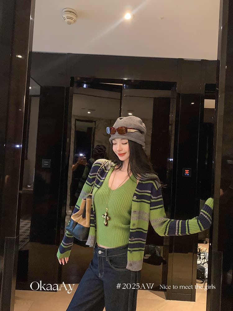 세련된 모델 학생 가을 겨울 한 부서 배색 행침 목 조끼 스트라이프 니트 오픈 가디건 두 조각 여성 세트 스웨터 상세 이미지 24