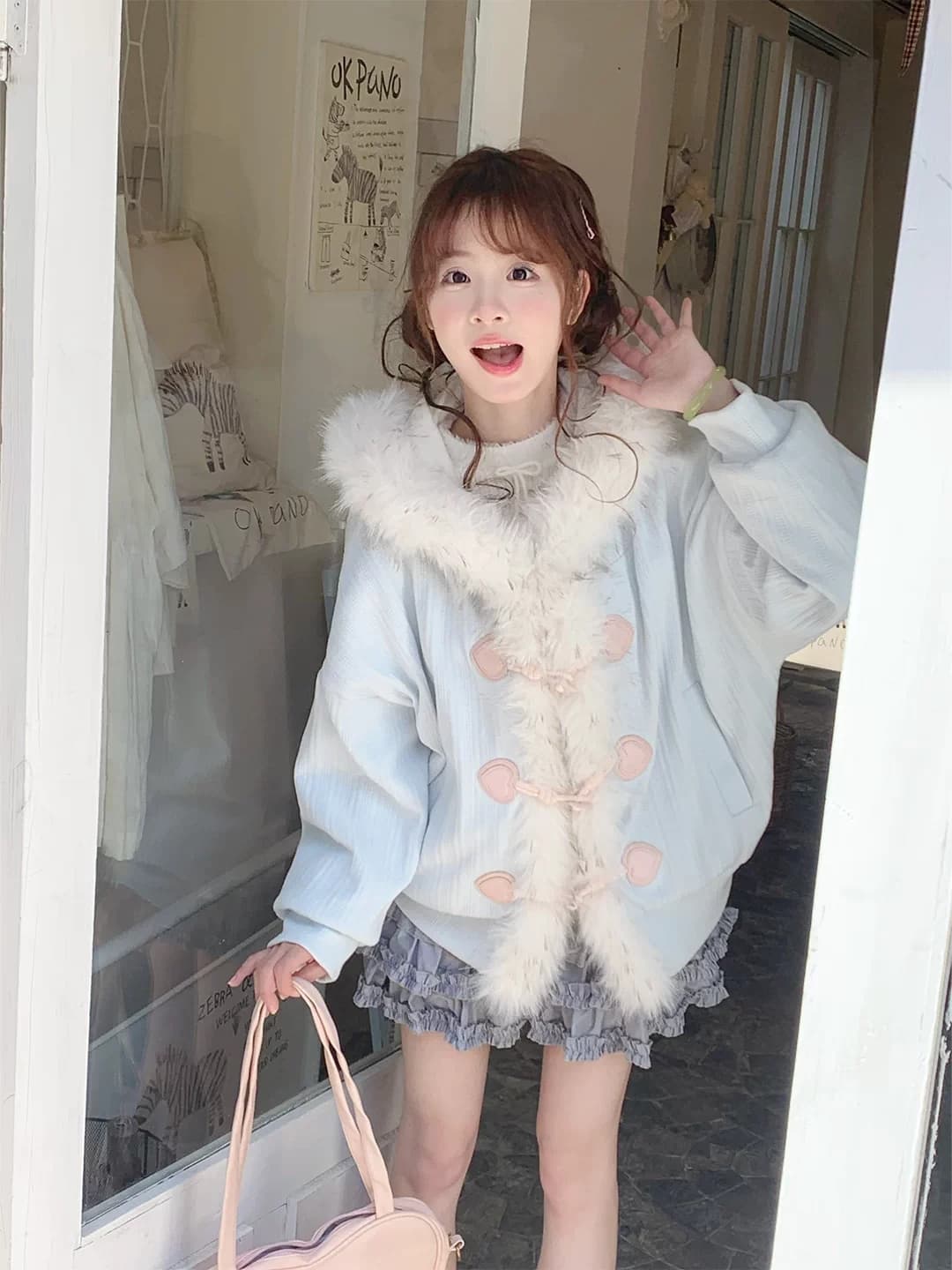 sinsingirl 바다 소금 복숭아 복숭아 겨울 작은 청신 파우더 블루 니트 패치워크 모피 루즈핏 소뿔 버클 재킷 이미지 3