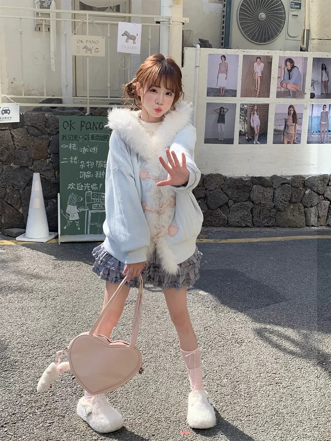 sinsingirl 바다 소금 복숭아 복숭아 겨울 작은 청신 파우더 블루 니트 패치워크 모피 루즈핏 소뿔 버클 재킷 이미지 4