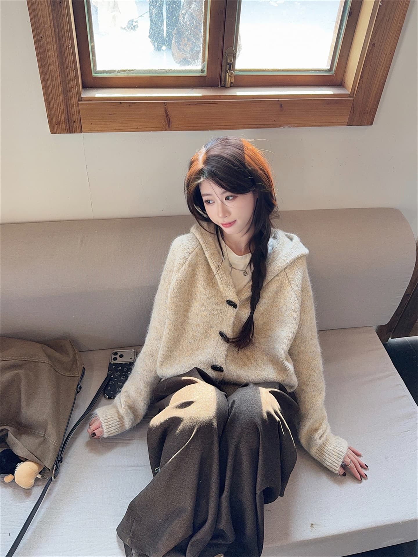 이른 가을 부드러운 찹쌀 루즈핏 후드 스웨터 여자 재킷 느긋한 보온 프로 피부 소뿔 버클 긴팔 니트 오픈 가디건 맨위 상세 이미지 3
