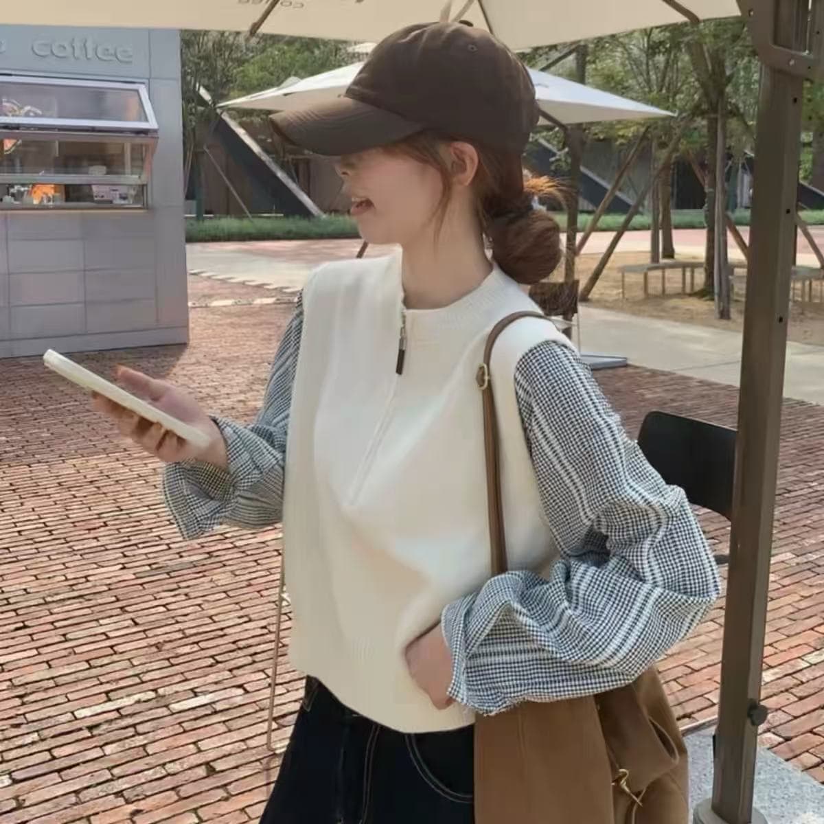 2026 가을 캐주얼 바람 페이크 레이어드 하프 지퍼 니트 스웨터 여성 체크무늬 셔츠 소매 패치워크 다용도 쇼트 스타일 스웨터 이미지 2