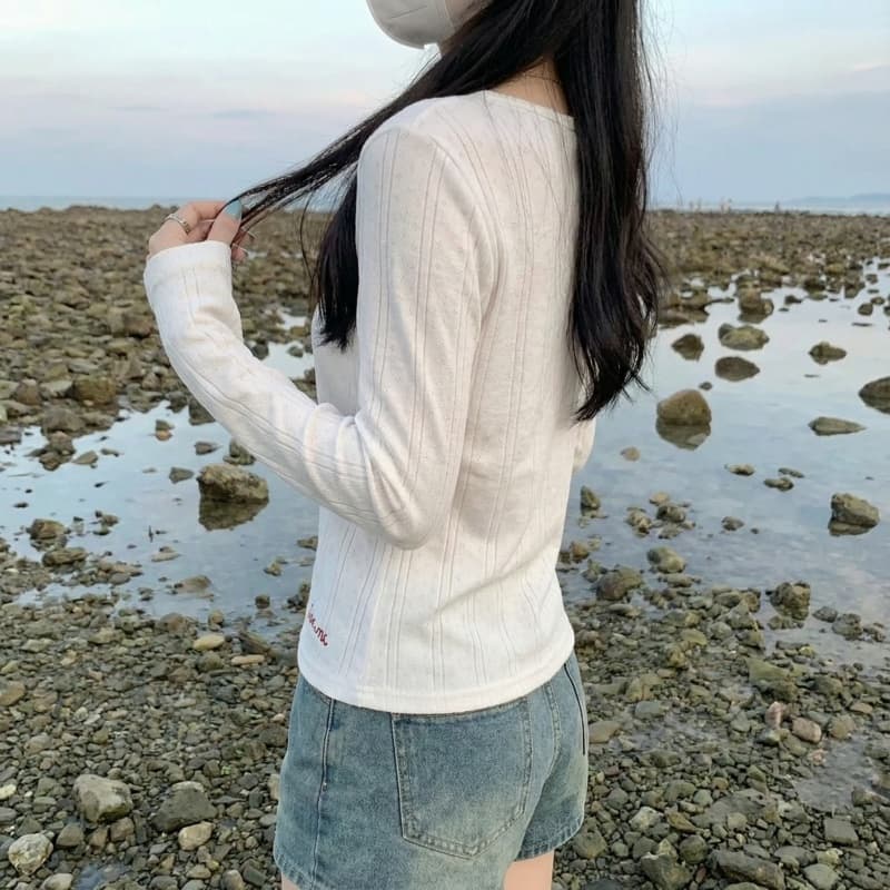 실사 원본 자카드 질감 센스 긍정적 인 어깨 긴팔 티셔츠 맨위 여성 의류 자수 기본 셔츠 봄 가을 겨울 이미지 2