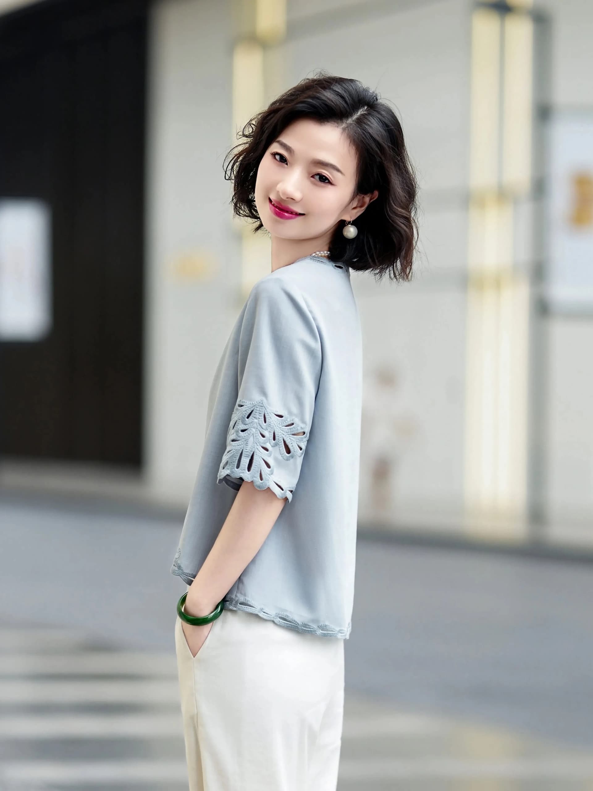 산소 소녀 아마 블루 좋은 주간 실크 품격 무거운 작업 홀로우 아웃 자수 티셔츠 여성 이미지 3