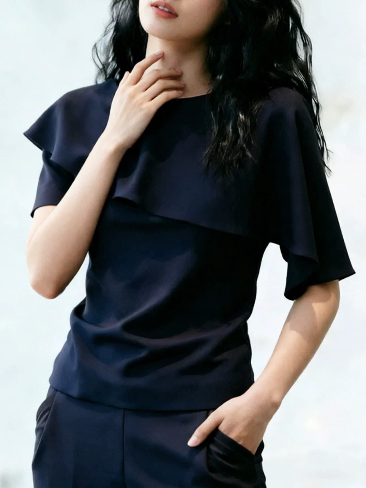 프랑스식 디자인 센스 빛 요리 한 바람 진한 파란색 프릴 라운드 넥 여성 셔츠 여름 고급 센스 몸매 가꾸기 슬림해 보이는 맨위 상세 이미지 5