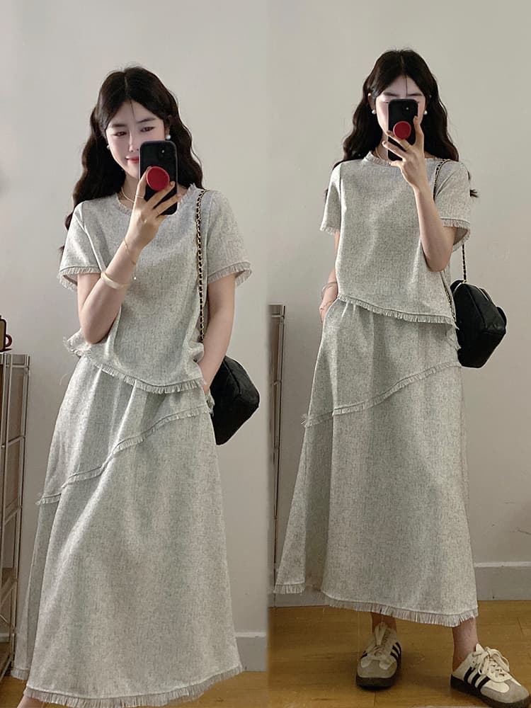 실사 빅 사이즈 여성 의류 2026 여름 새로운 고급 센스 라운드 넥 밝은 회색 색상 반팔 품격 술 치마 세트