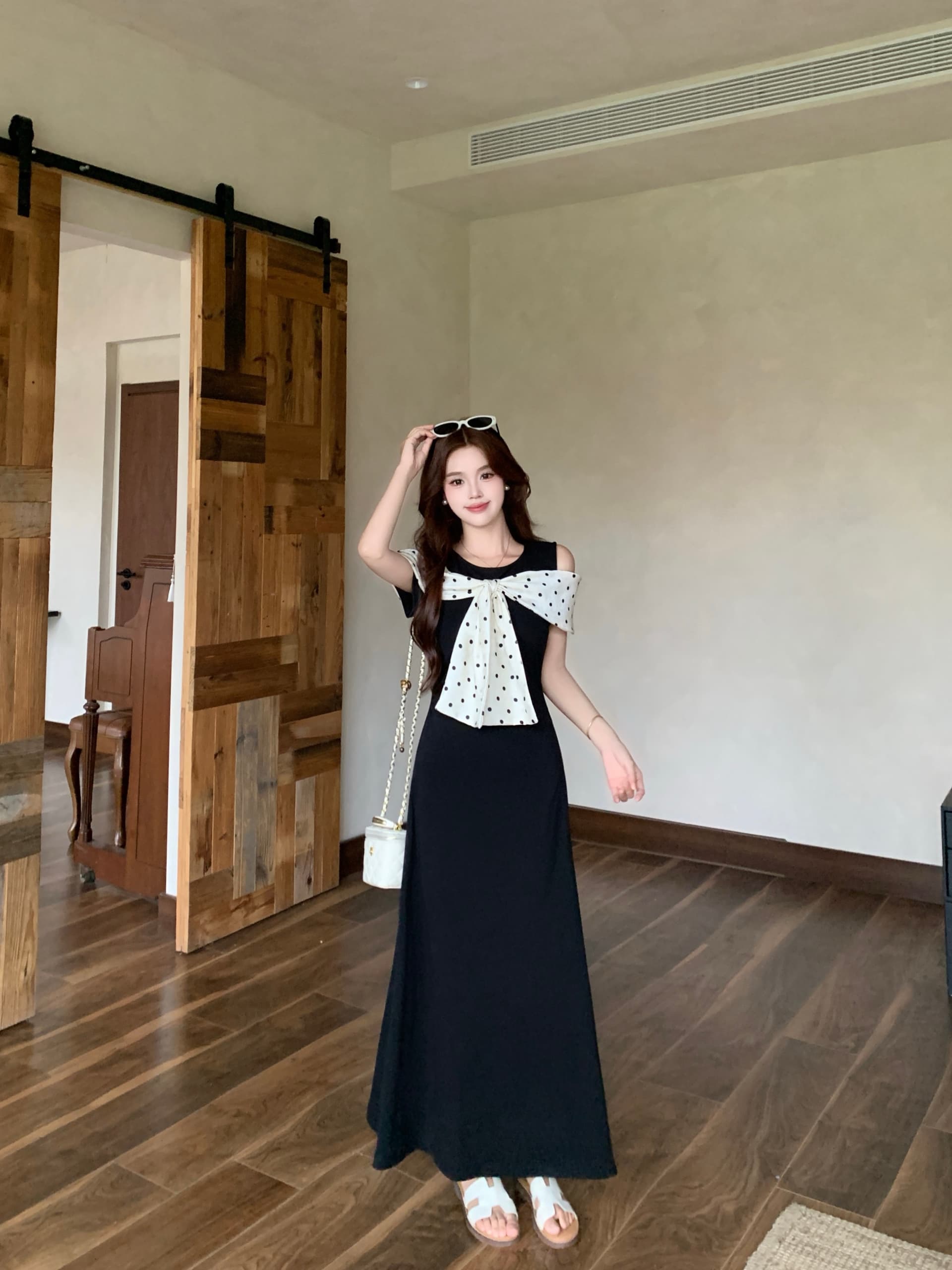 실사 빅 사이즈 여성 의류 2026 여름 새로운 블랙 배 뮤즈 오프숄더 도트 무늬 나비 매듭 허리 수축 슬림해 보이는 드레스 상세 이미지 3