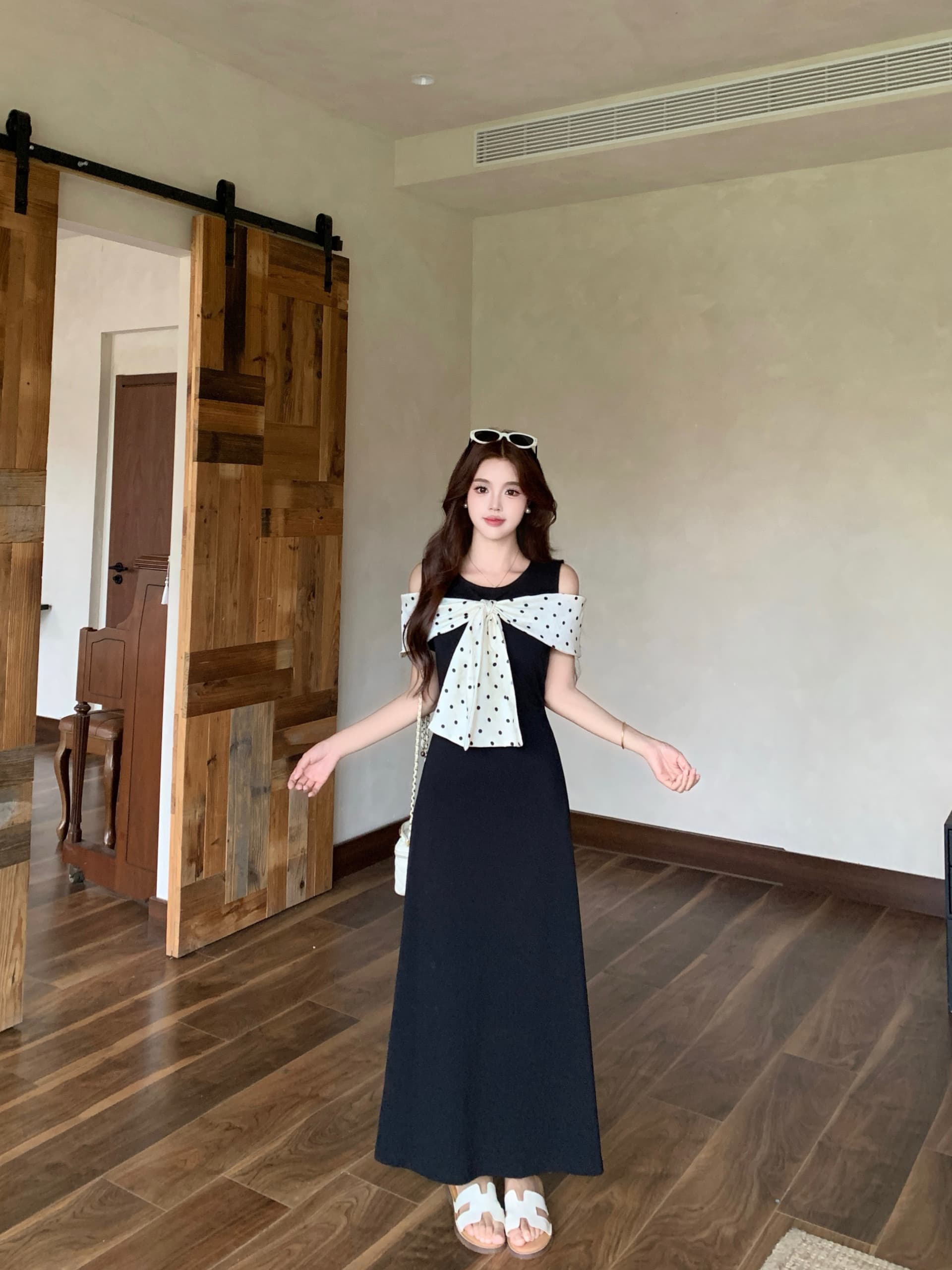 실사 빅 사이즈 여성 의류 2026 여름 새로운 블랙 배 뮤즈 오프숄더 도트 무늬 나비 매듭 허리 수축 슬림해 보이는 드레스 상세 이미지 8