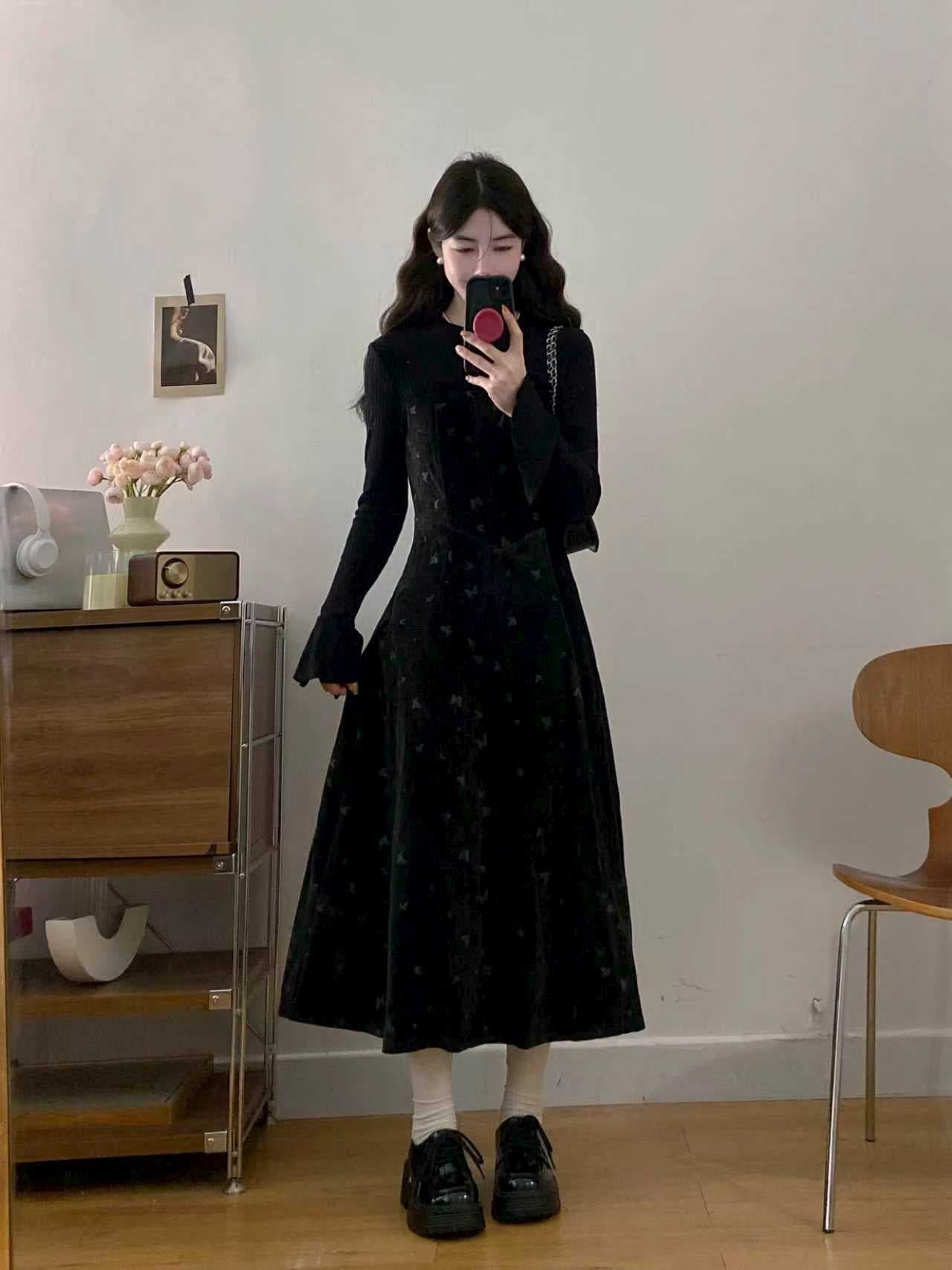실사 빅 사이즈 여성 의류 2026 가을 새로운 검정색 페이크 레이어드 꽃무늬 벨벳 드레스 복장 이미지 2