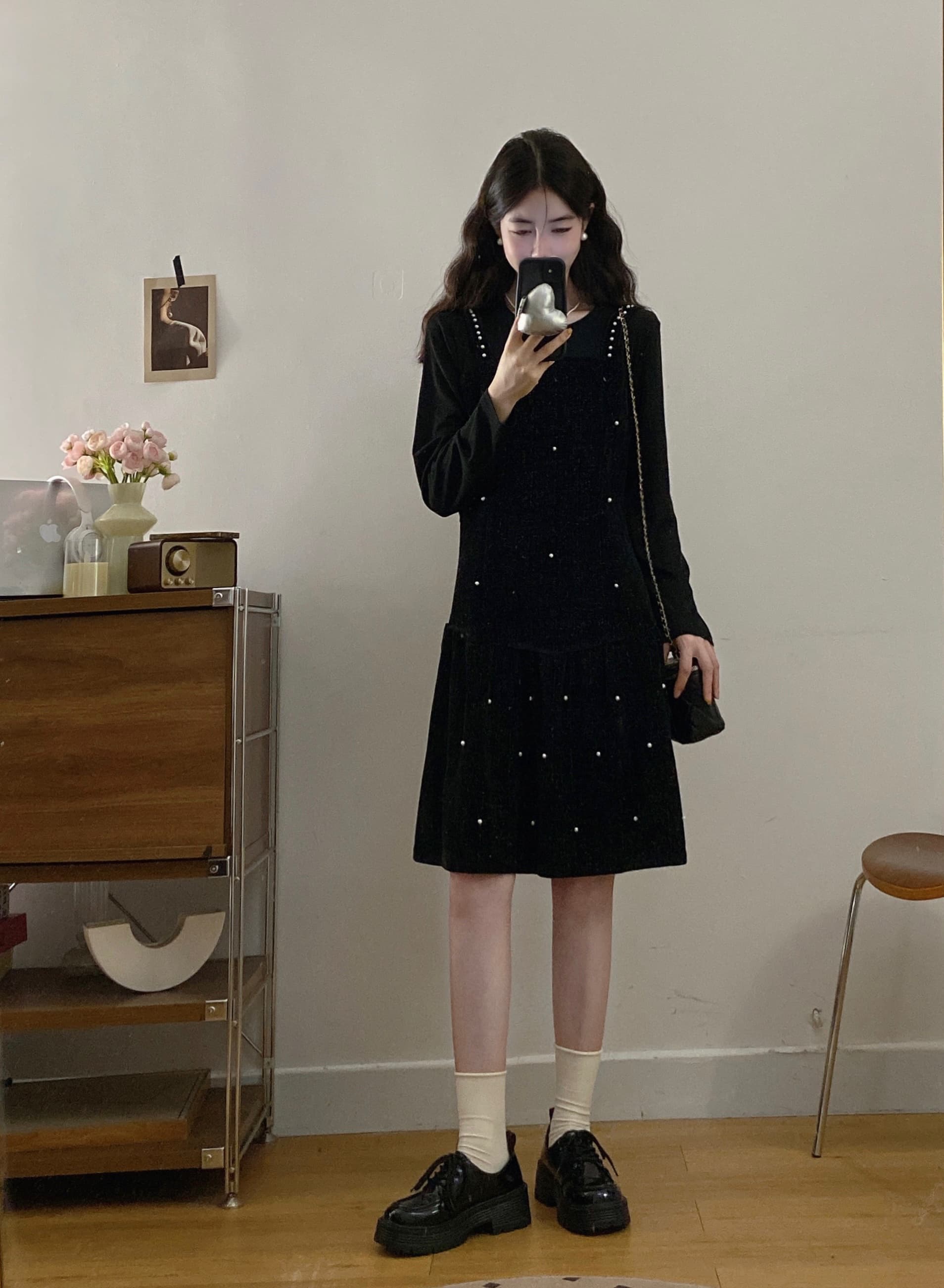 실사 빅 사이즈 여성 의류 2026 가을 새로운 허리 수축 슬림해 보이는 그는 벤 바람 작은 검은 드레스 페이크 레이어드 벨벳 드레스 상세 이미지 3