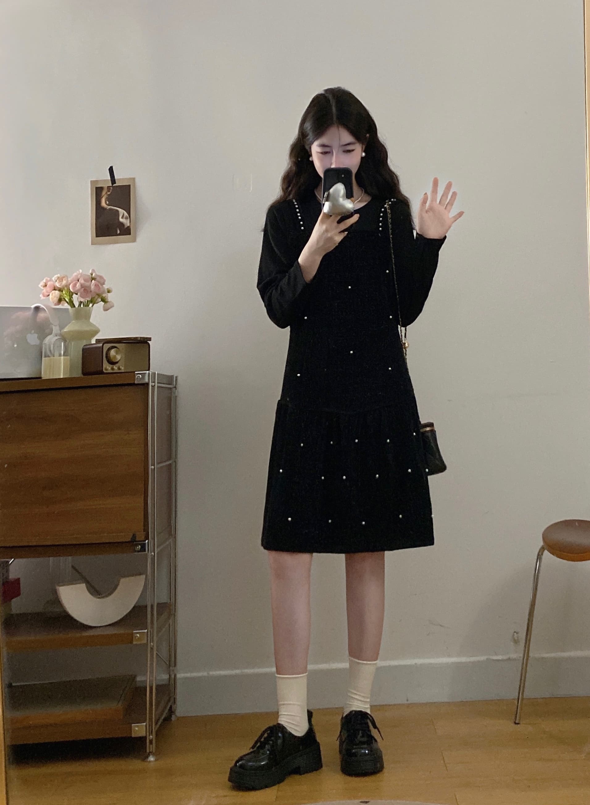 실사 빅 사이즈 여성 의류 2026 가을 새로운 허리 수축 슬림해 보이는 그는 벤 바람 작은 검은 드레스 페이크 레이어드 벨벳 드레스 상세 이미지 4