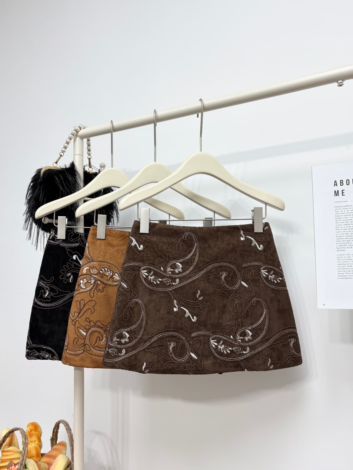 실사 가을 새로운 한국 스타일 무거운 작업 자수 자카드 레트로 반신 스커트 다용도 슬림해 보이는 스웨이드 원단 한 마디 미니 스커트 상세 이미지 1