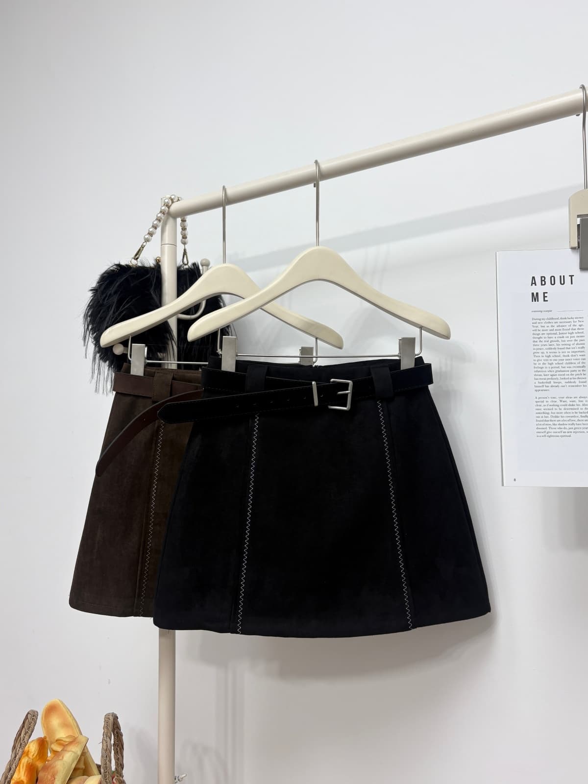 실사 가을 새로운 한 부서 다용도 플러시 반신 스커트 명시적 스티치 배색 디자인 센스 하이웨이스트 슬림해 보이는 한 마디 미니 스커트 상세 이미지 1