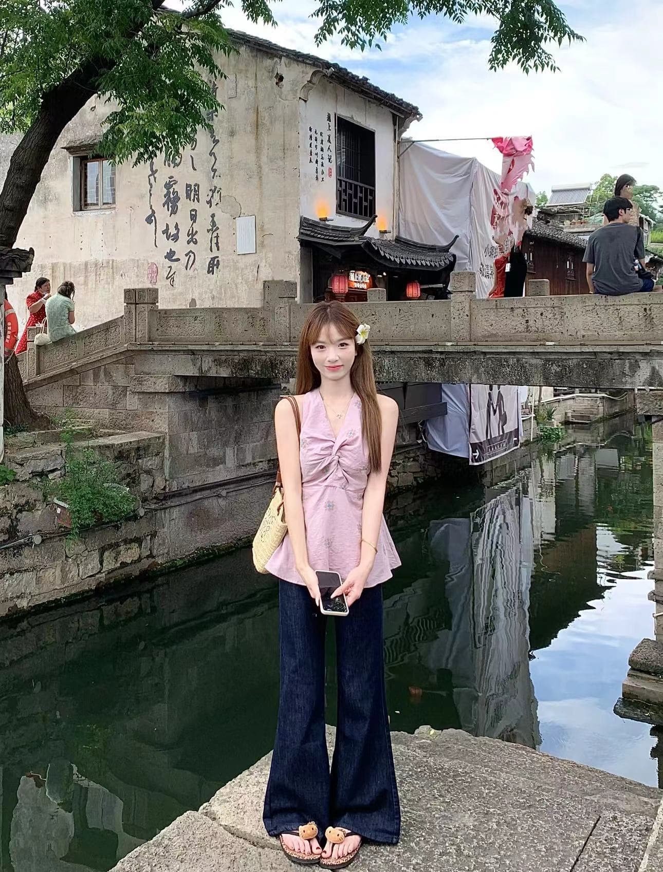 실사 정가 V넥 비틀림 민소매 맨위 여성 여름 외출용 자수 허리 수축 슬림해 보이는 행침 목 작은 셔츠 여성 이미지 2