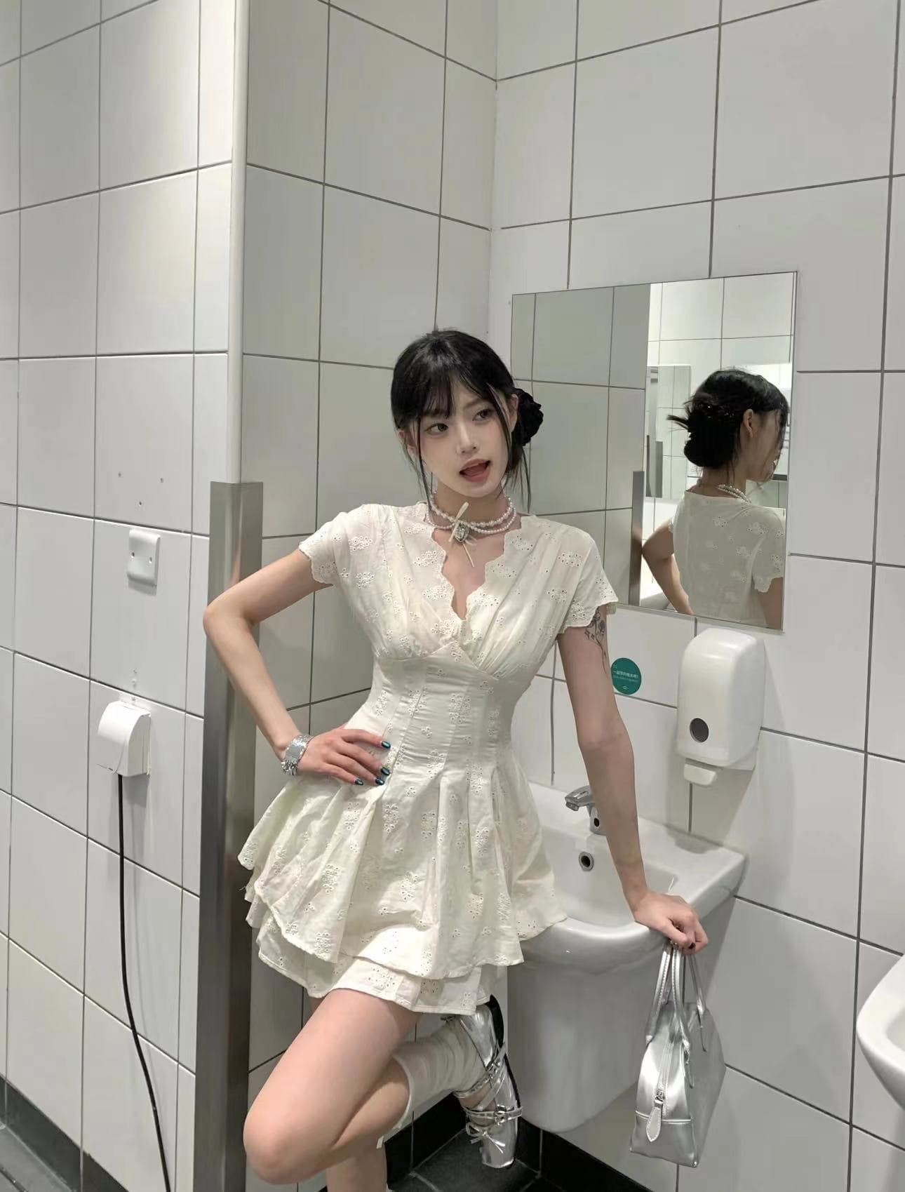 실사 정가 하얀 달빛 부드러운 품격 천 골드 허리 수축 슬림해 보이는 V넥 반팔 드레스 이미지 4