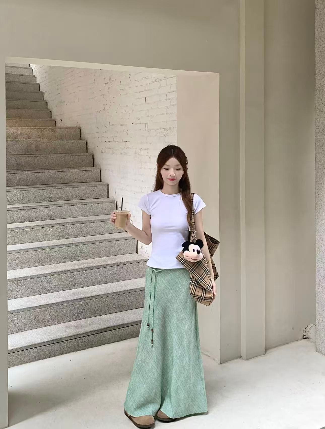 실사 정가 몸매 가꾸기 슬림해 보이는 긍정적 인 어깨 반팔 티셔츠 레트로 프린트 롱 스커트 레이스업 하이웨이스트 슬림해 보이는 반신 스커트 상세 이미지 4