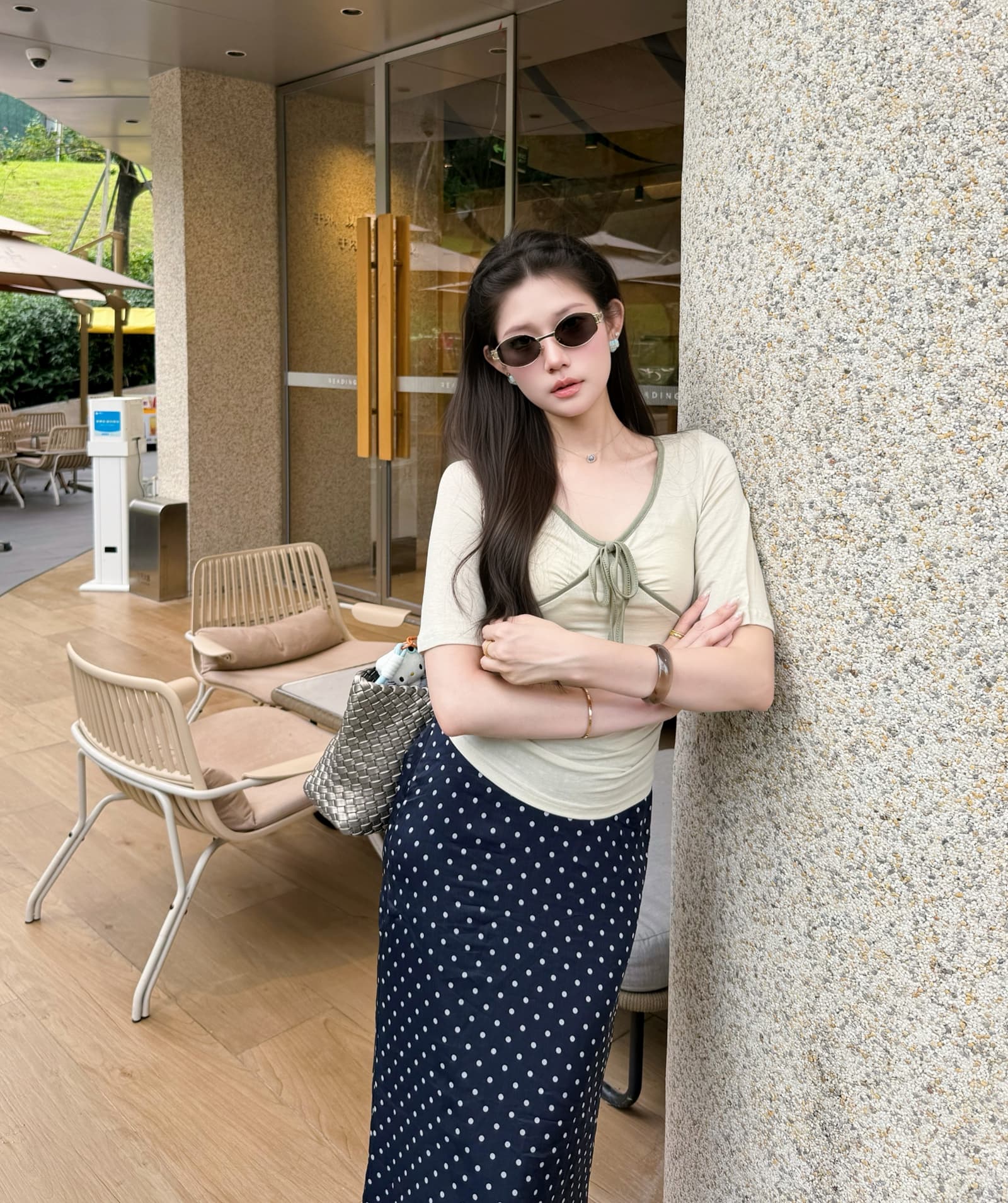 실사 정가 V넥 나팔 소매 몸매 가꾸기 티셔츠 허리 수축 슬림해 보이는 디자인 센스 캐주얼 다용도 맨위 여성 여름 상세 이미지 12