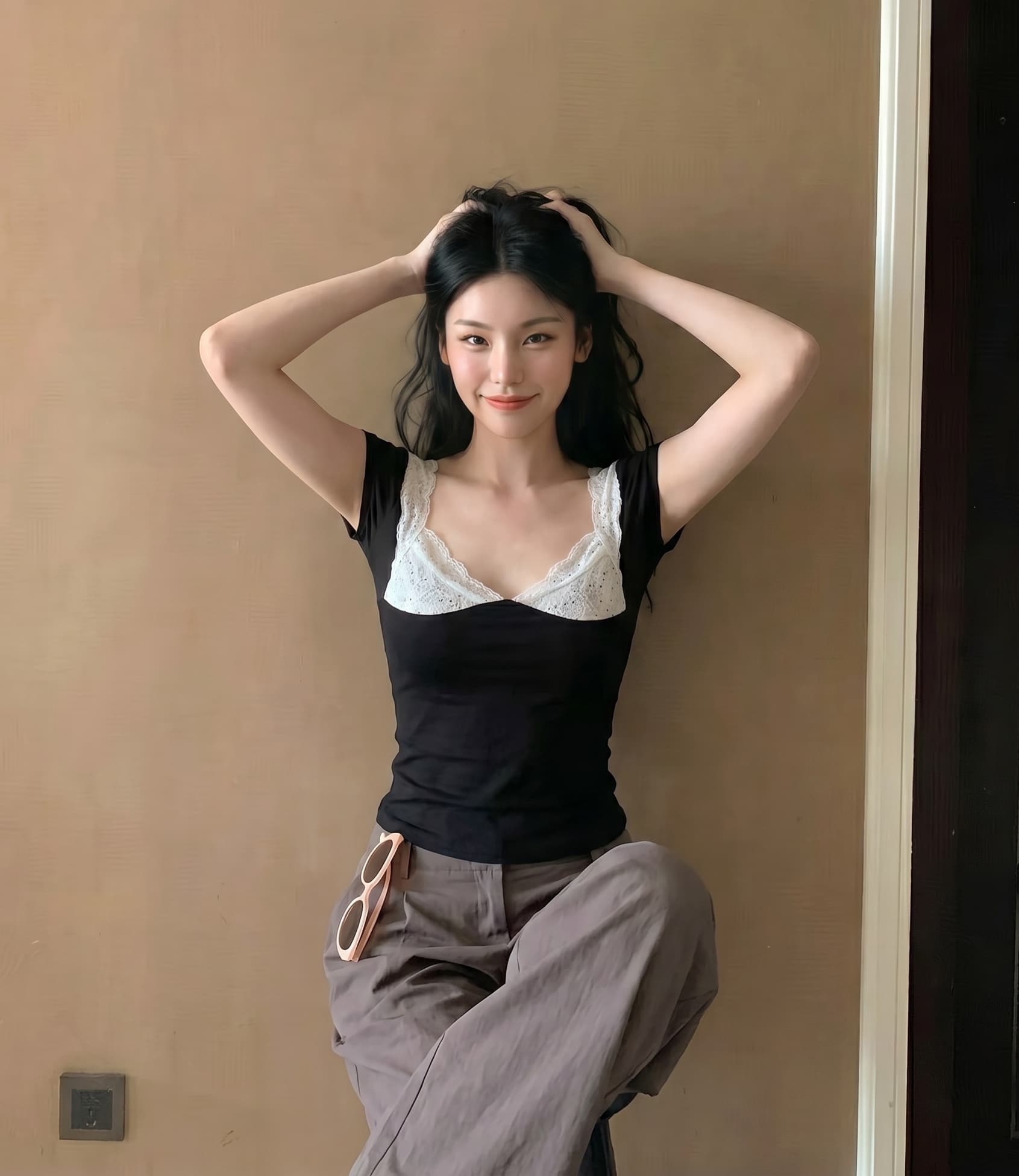 실사 정가 흑인과 백인 경기 레이스 측면 광장 칼라 주간 실크 반팔 티셔츠 여성 여름 몸매 가꾸기 슬림해 보이는 순수한 욕망 맨위 여성