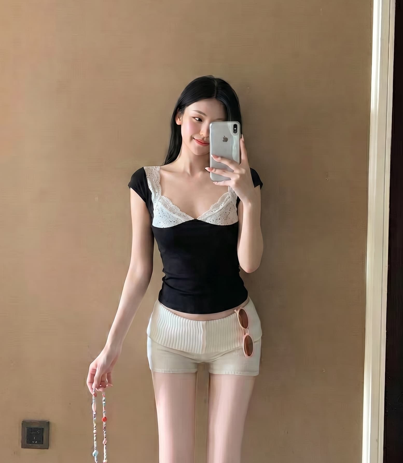 실사 정가 흑인과 백인 경기 레이스 측면 광장 칼라 주간 실크 반팔 티셔츠 여성 여름 몸매 가꾸기 슬림해 보이는 순수한 욕망 맨위 여성 이미지 3