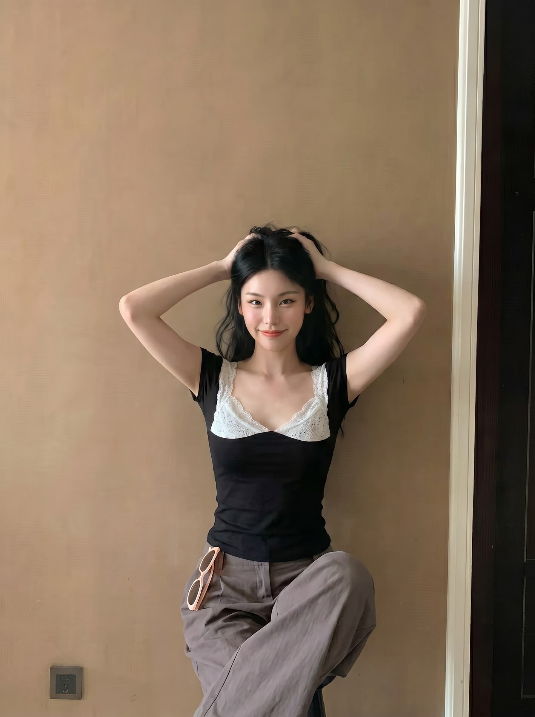 실사 정가 흑인과 백인 경기 레이스 측면 광장 칼라 주간 실크 반팔 티셔츠 여성 여름 몸매 가꾸기 슬림해 보이는 순수한 욕망 맨위 여성 상세 이미지 3