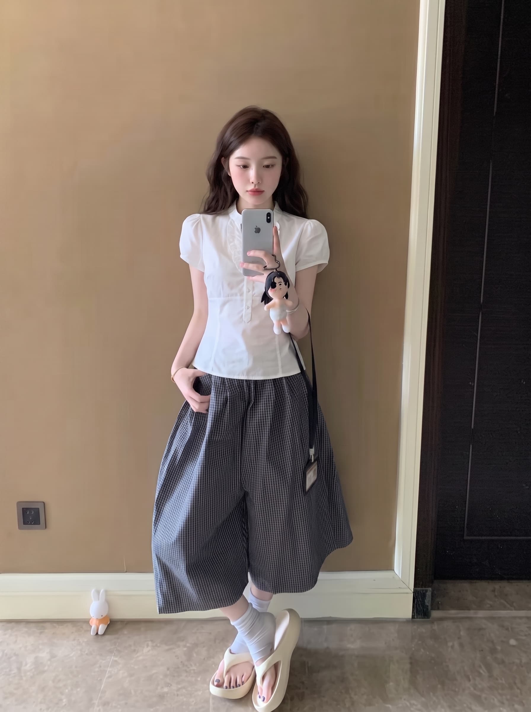 실사 정가 레이스 V넥 단추 슬림해 보이는 허리 수축 셔츠 화이트 반팔 미니멀리즘 맨위 여성 여름 상세 이미지 5