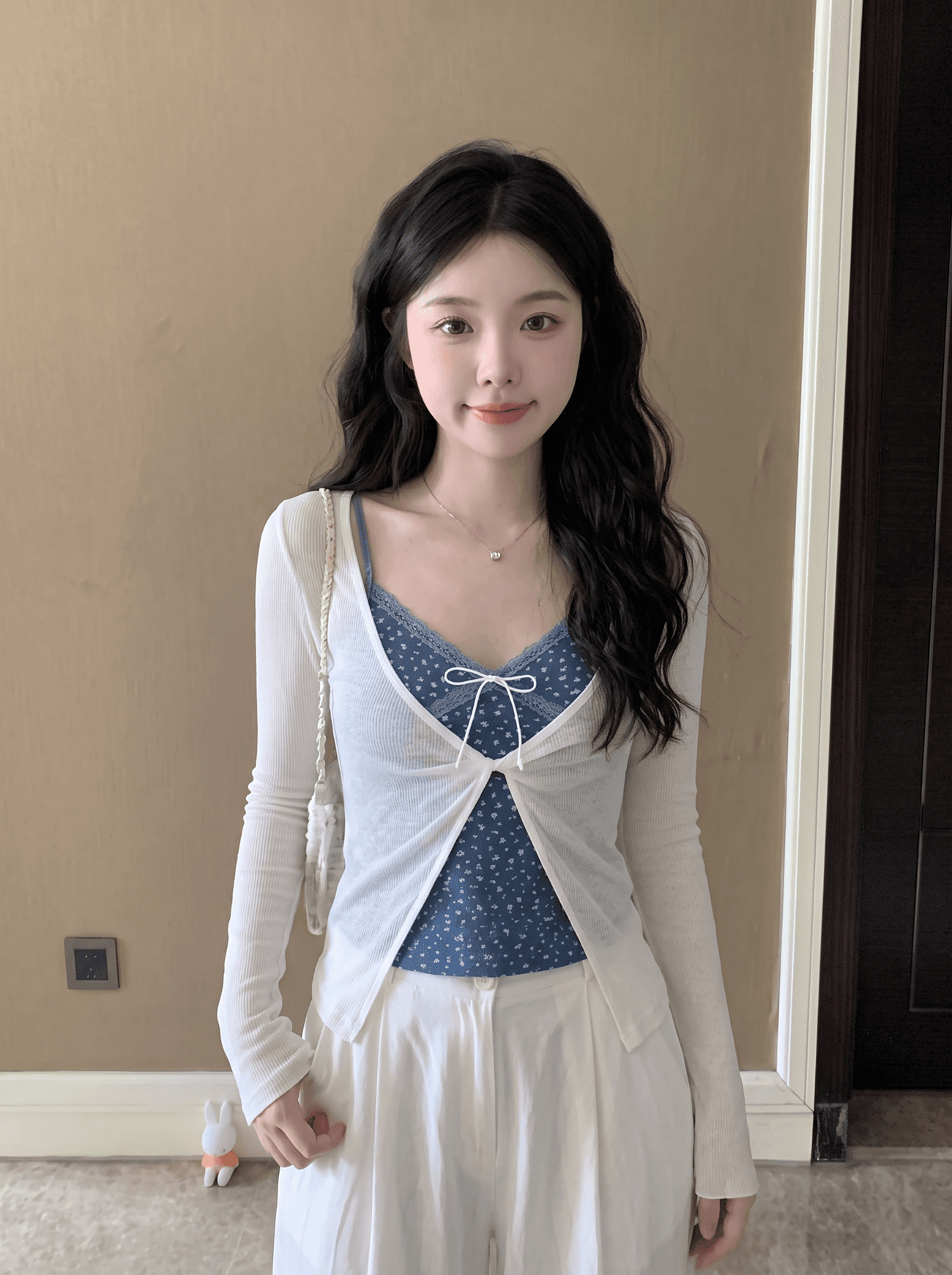 실사 정가 고급 센스 미니멀리즘 다용도 니트 맨위 여성 긴 소매 레이스 조각 꽃무늬 캐미솔