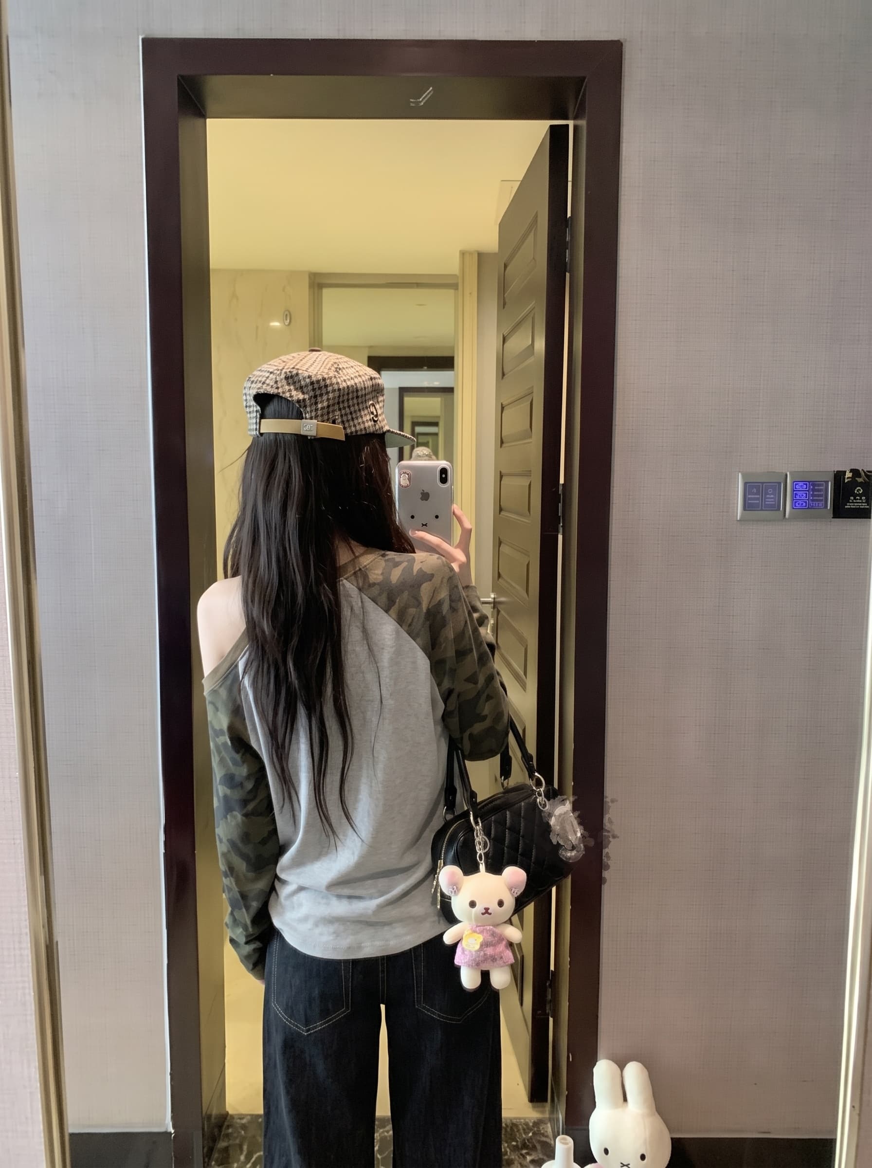 실사 정가 약 질적 인 놈 꽃 회색 패치워크 카모플라주 소매 불규칙 비스듬한 어깨 칼라 삽입 어깨 소매 루즈핏 느긋한 티셔츠 상세 이미지 3