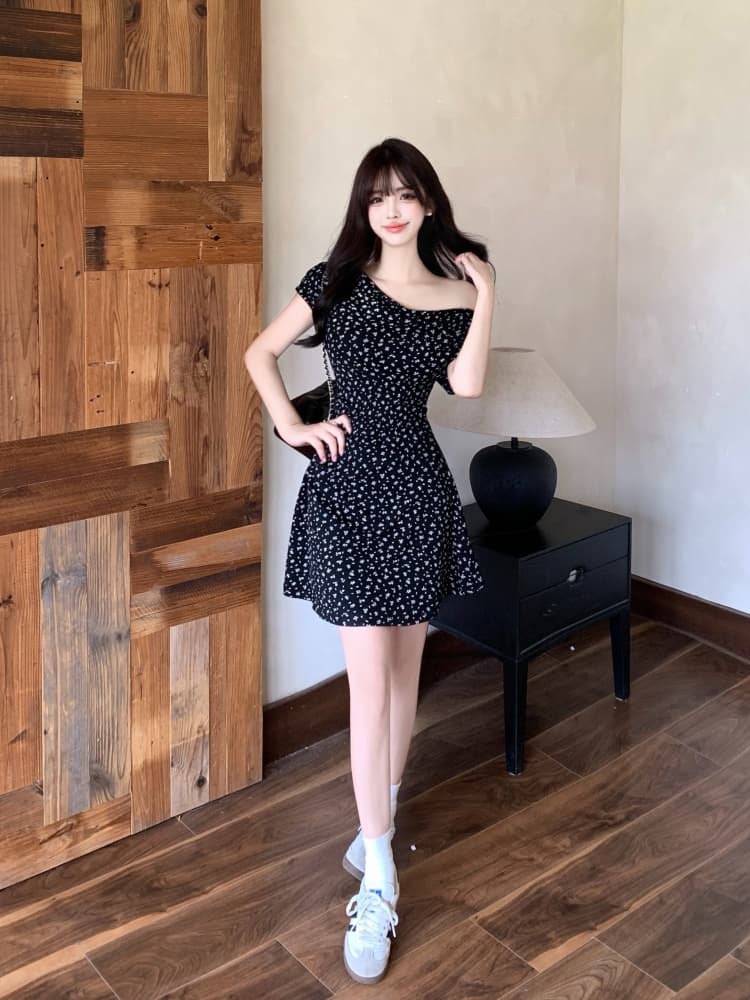 실사 여름 새로운 기타 착용 드레스 지방 mm 오프숄더 미니 스커트 슬림해 보이는 검정색 꽃무늬 치마 이미지 4