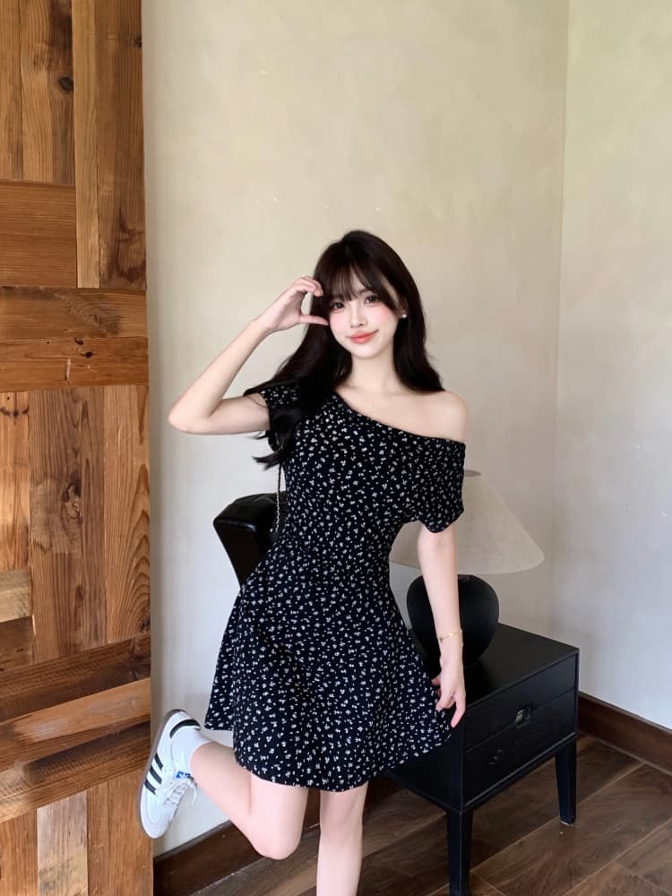실사 여름 새로운 기타 착용 드레스 지방 mm 오프숄더 미니 스커트 슬림해 보이는 검정색 꽃무늬 치마 상세 이미지 2