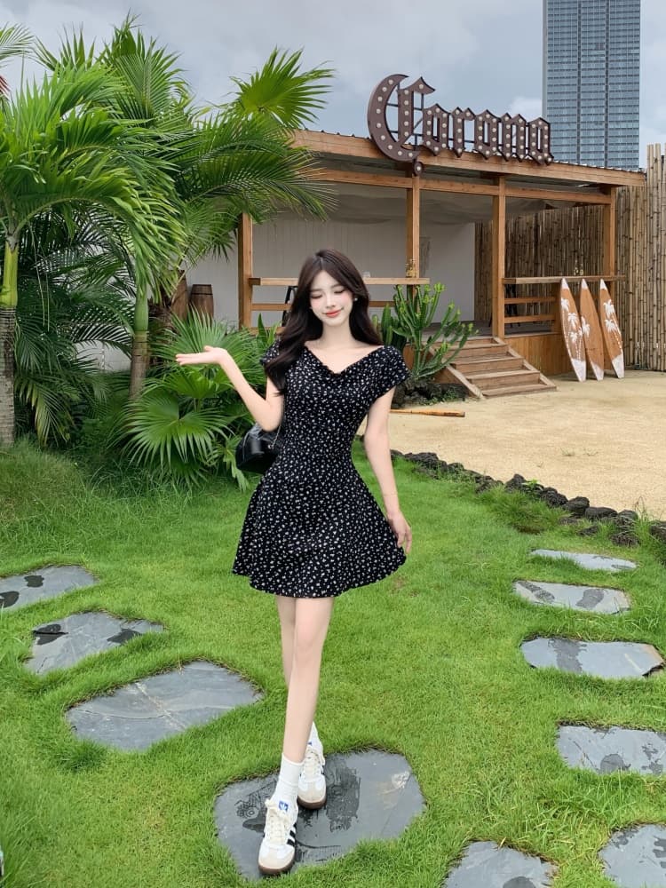 실사 여름 새로운 기타 착용 드레스 지방 mm 오프숄더 미니 스커트 슬림해 보이는 검정색 꽃무늬 치마 상세 이미지 5