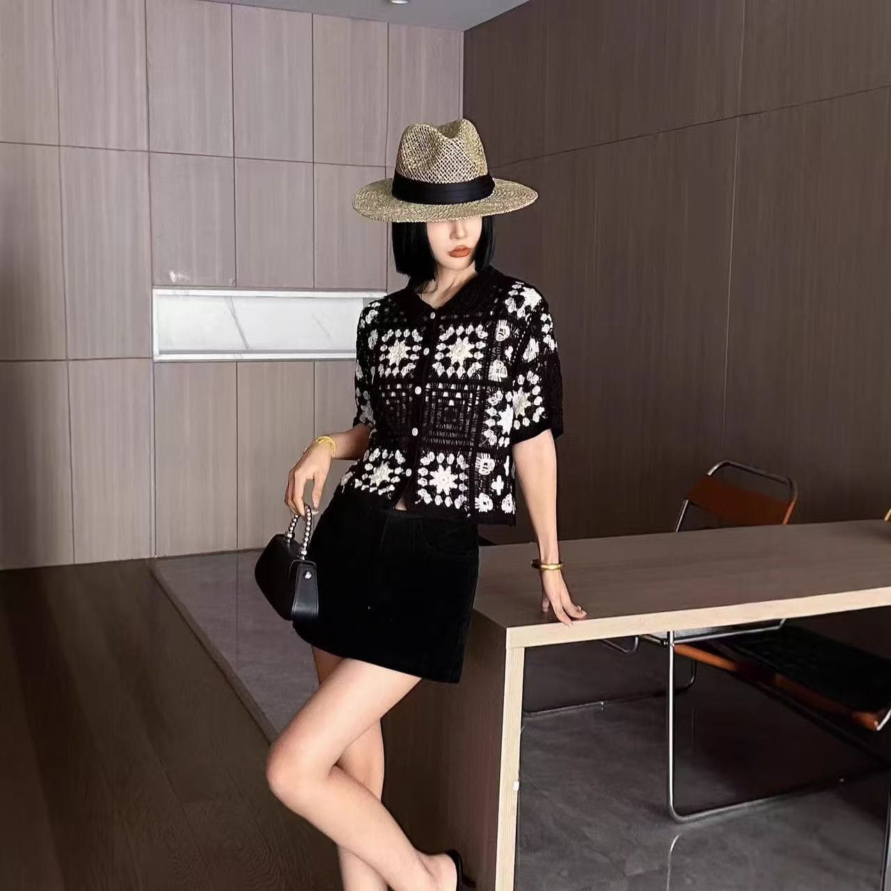 레트로 휴가 바람 배색 루즈핏 홀로우 아웃 니트 스웨터 여성 디자인 센스 작은 대중 Chic 연령 감소 슬림해 보이는 반팔 맨위 이미지 2