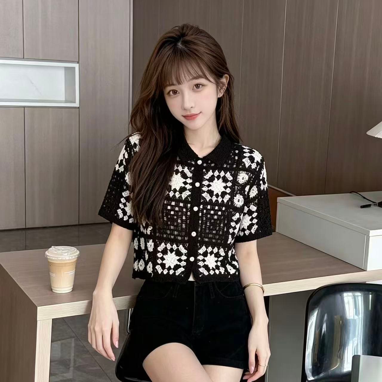 2026 새로운 민족 자수 니트 홀로우 아웃 오픈 가디건 니트 스웨터 무거운 작업 자카드 반팔 POLO 칼라 작은 대중 표지 고기 이미지 2