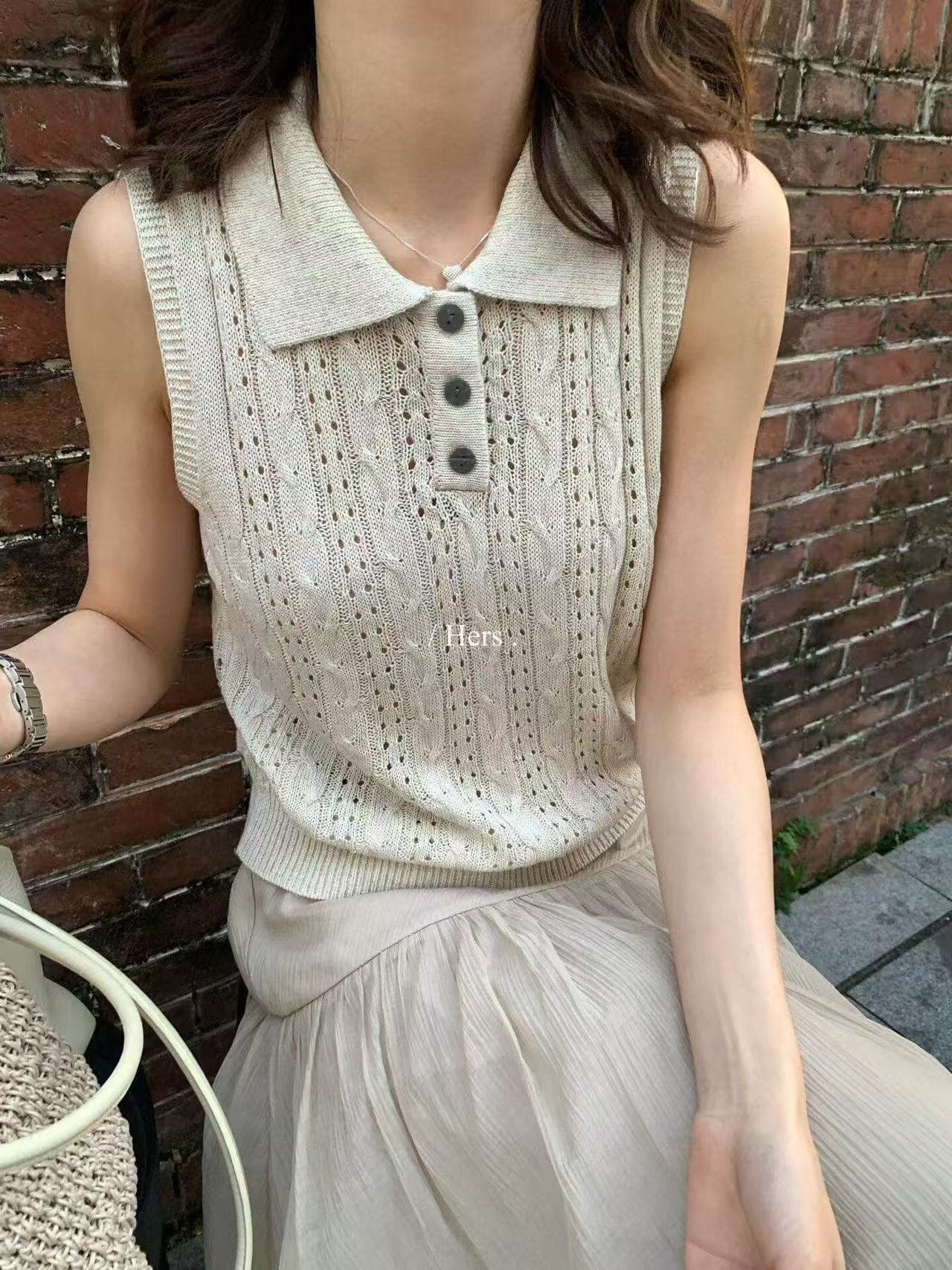 2026 여름 얇은 스타일 폴로 칼라 어깨 조끼 맨위 레트로 POLO 칼라 꽈배기 민소매 니트 스웨터 여성 상세 이미지 1