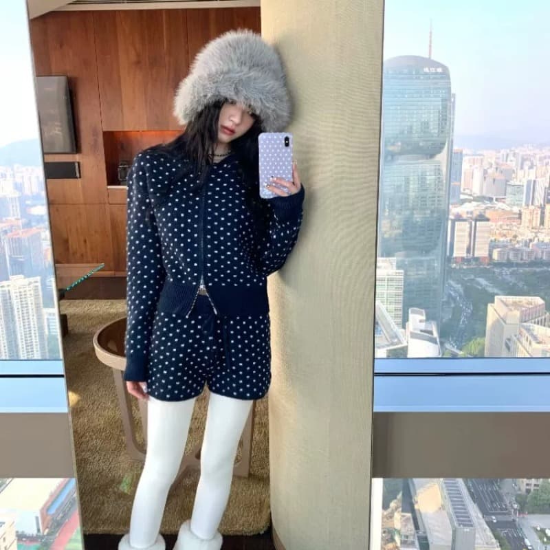 파란색 miu 부서 세트 긴팔 후드 지퍼 스웨터 코트 여성 의류 여름 펌프 로프 니트 반바지 투피스 세트 이미지 5