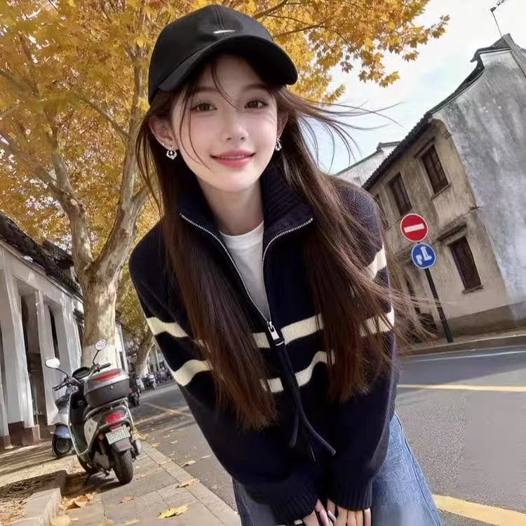 가을 겨울철 새로운 배색 스트라이프 하트 자수 니트 오픈 가디건 여성 패션 출퇴근 다용도 루즈핏 스웨터 코트 상세 이미지 4