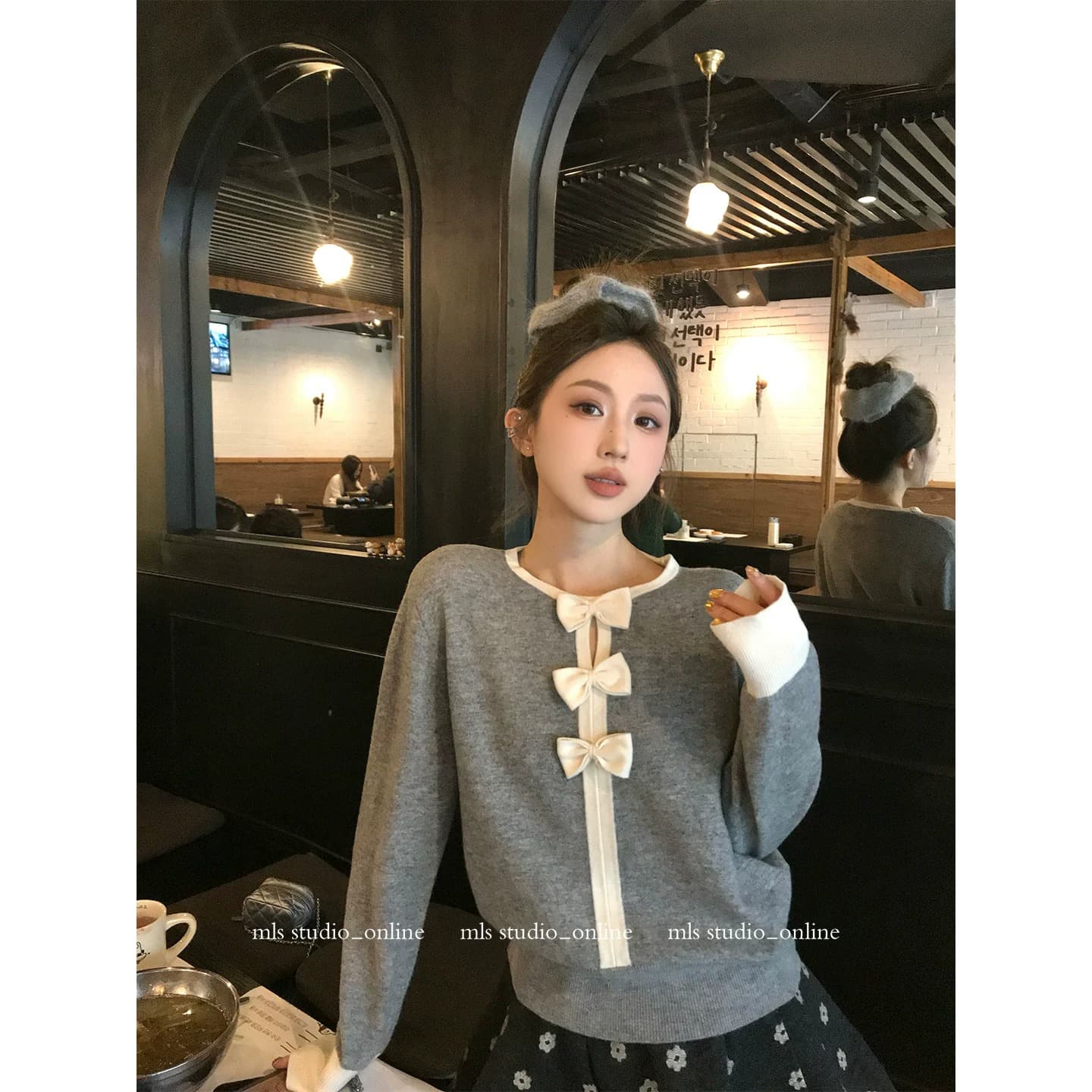 연인 나비 넥타이 연령 감소 vibe 클래식 라운드 넥 배색 루즈핏 맨위 여성 스탠드 칼라 나비 매듭 니트 스웨터 이미지 3
